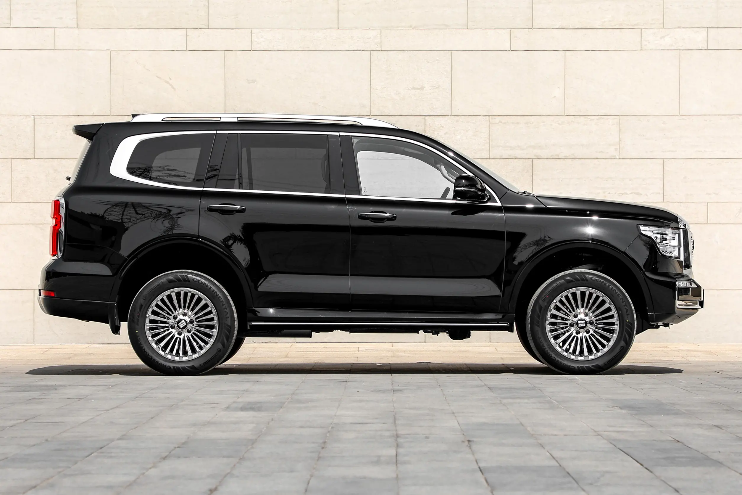 Tank 500 Side Profile - PHEV/ICE SUV