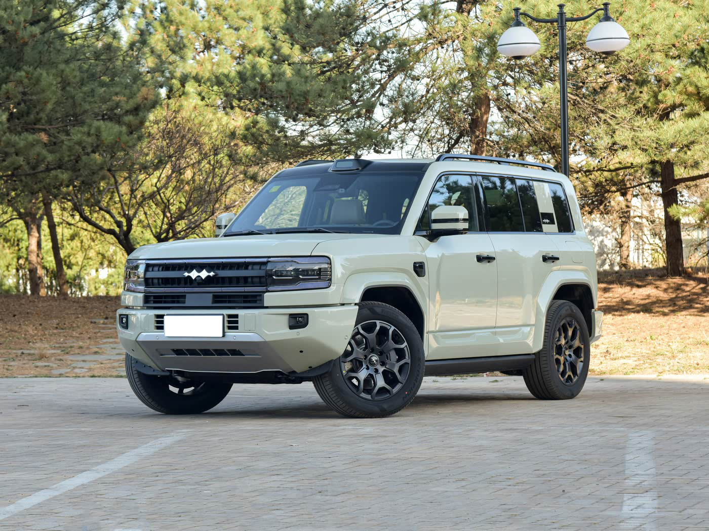 BYD Formula Leopard 5 / DENZA B5 PHEV SUV featuring sleek design and advanced hybrid technology