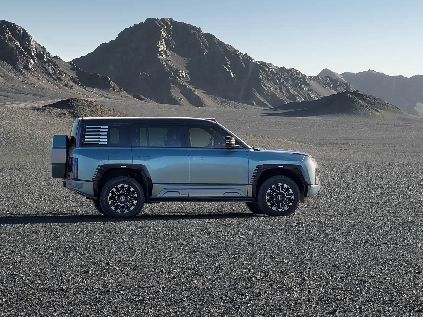 BYD cars BYD U8 rear view electric SUV from China