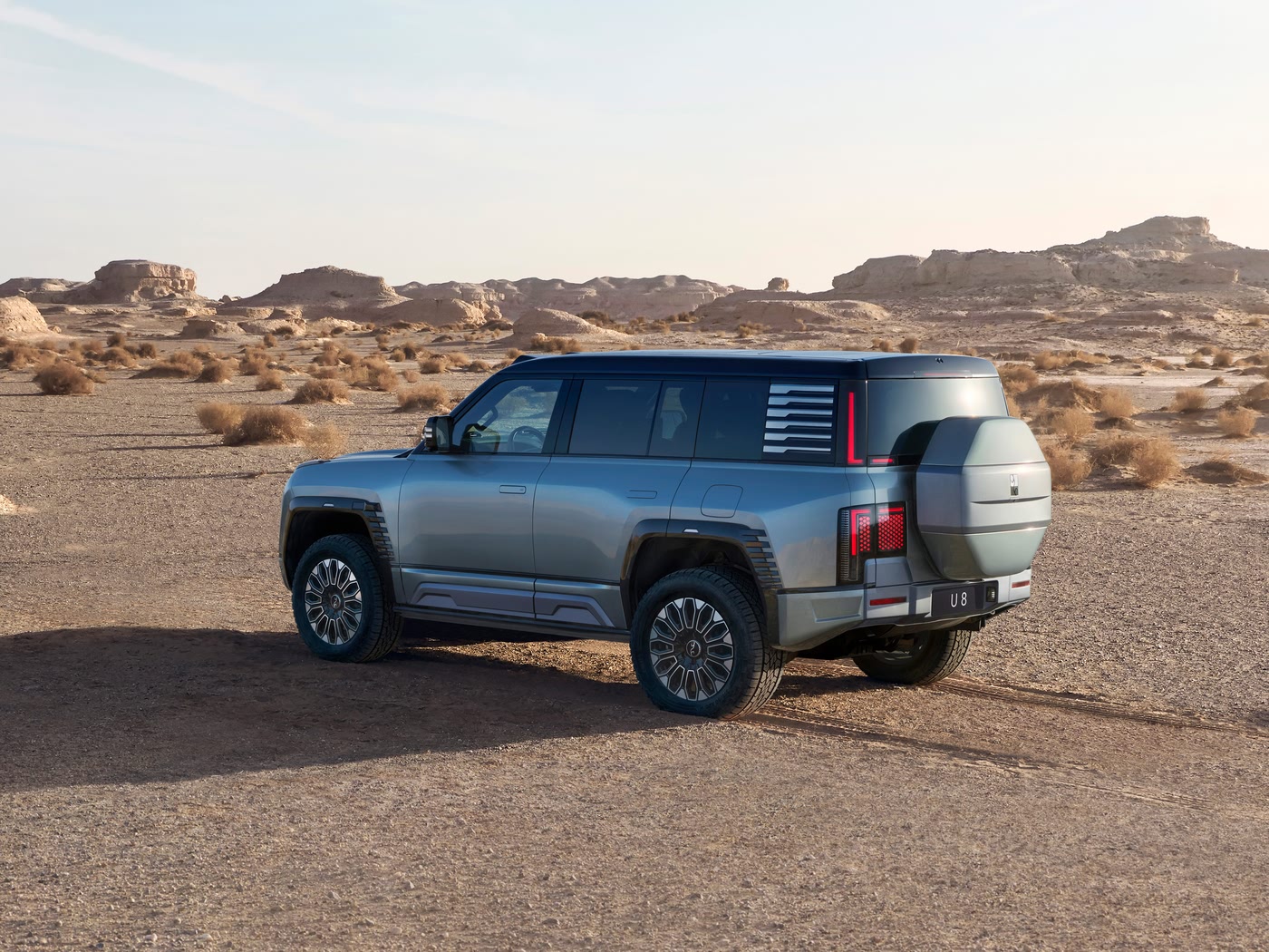 BYD Yangwang U8 acceleration test on highway