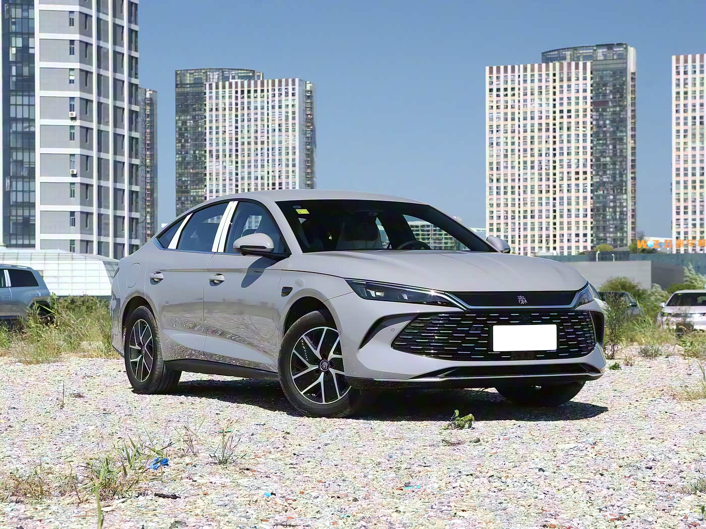 BYD QinL DM-i Full Front Stance - Hybrid Sedan