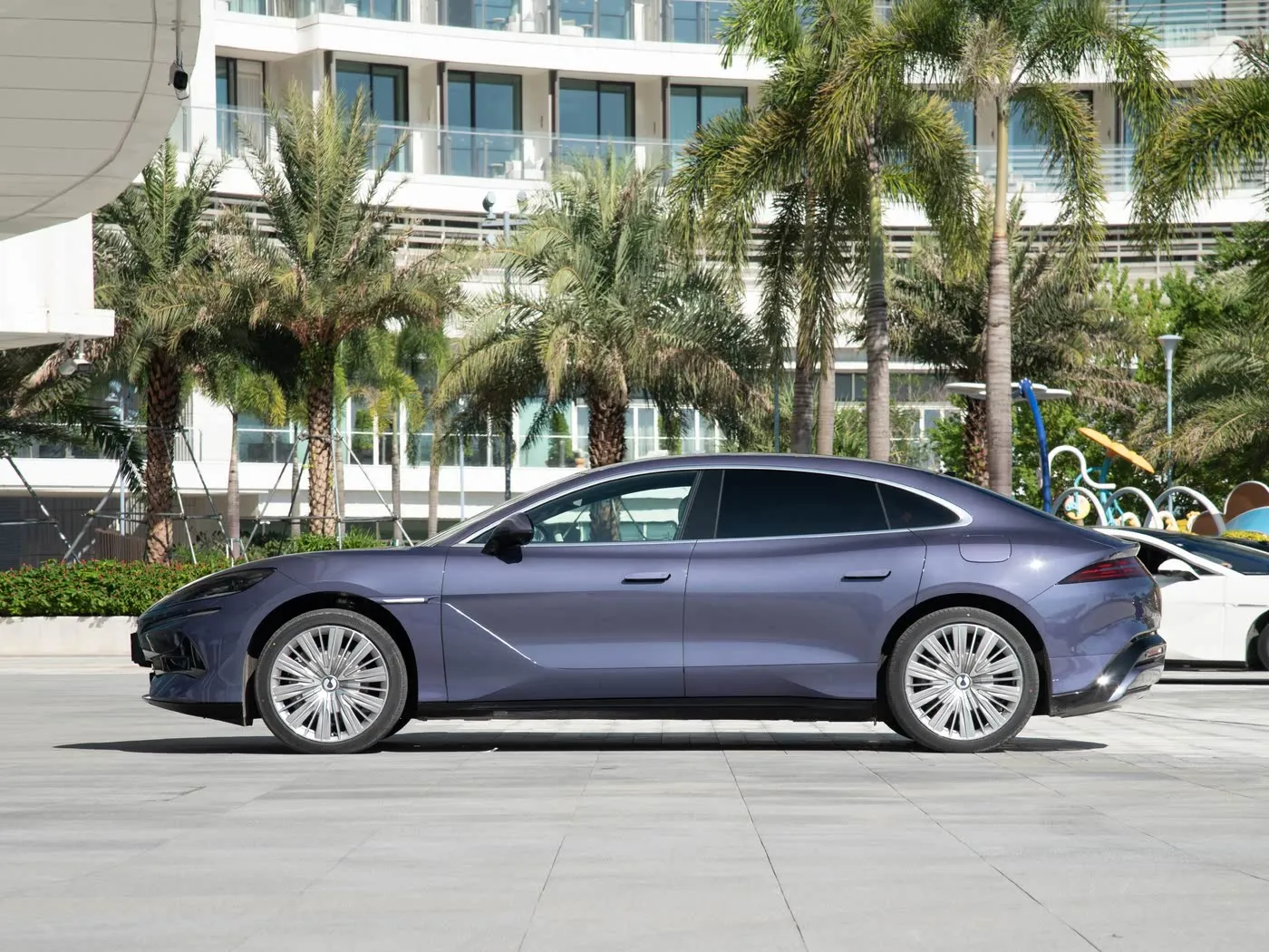BYD Denza Z9 Side Profile - Luxury EV Sedan