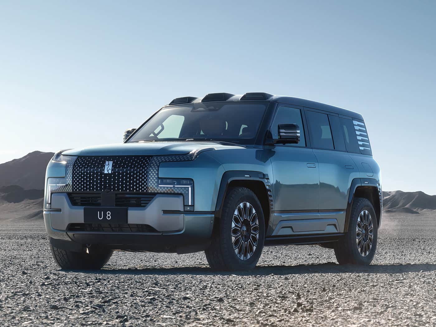 BYD U8 EREV extended range SUV front-side view for export