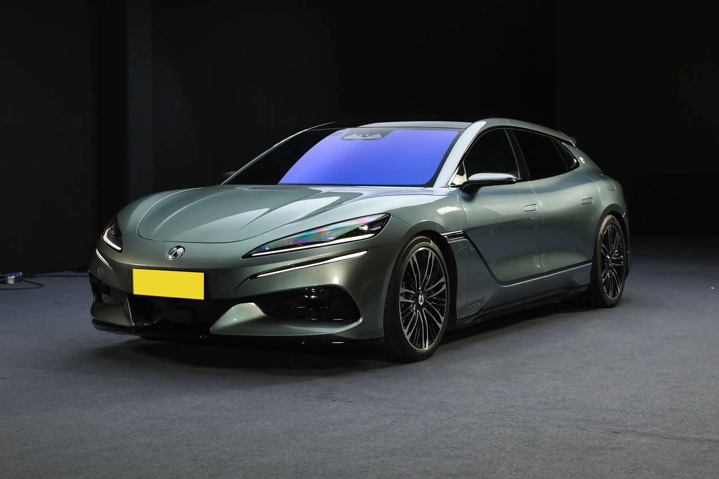 BYD Denza Z9GT Front Grille - EV/PHEV Technology