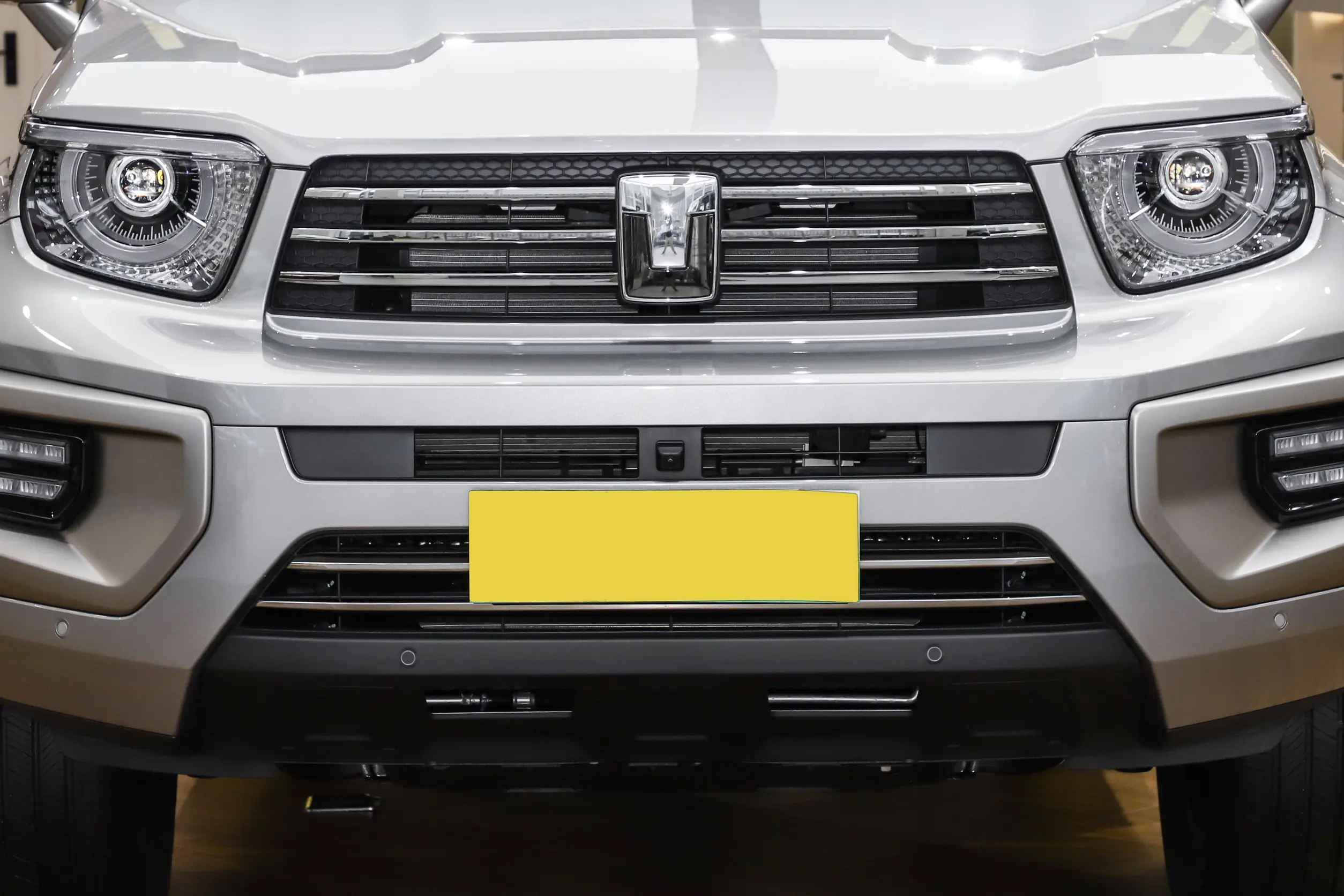 Tank 700 Urban Front View - Hybrid SUV