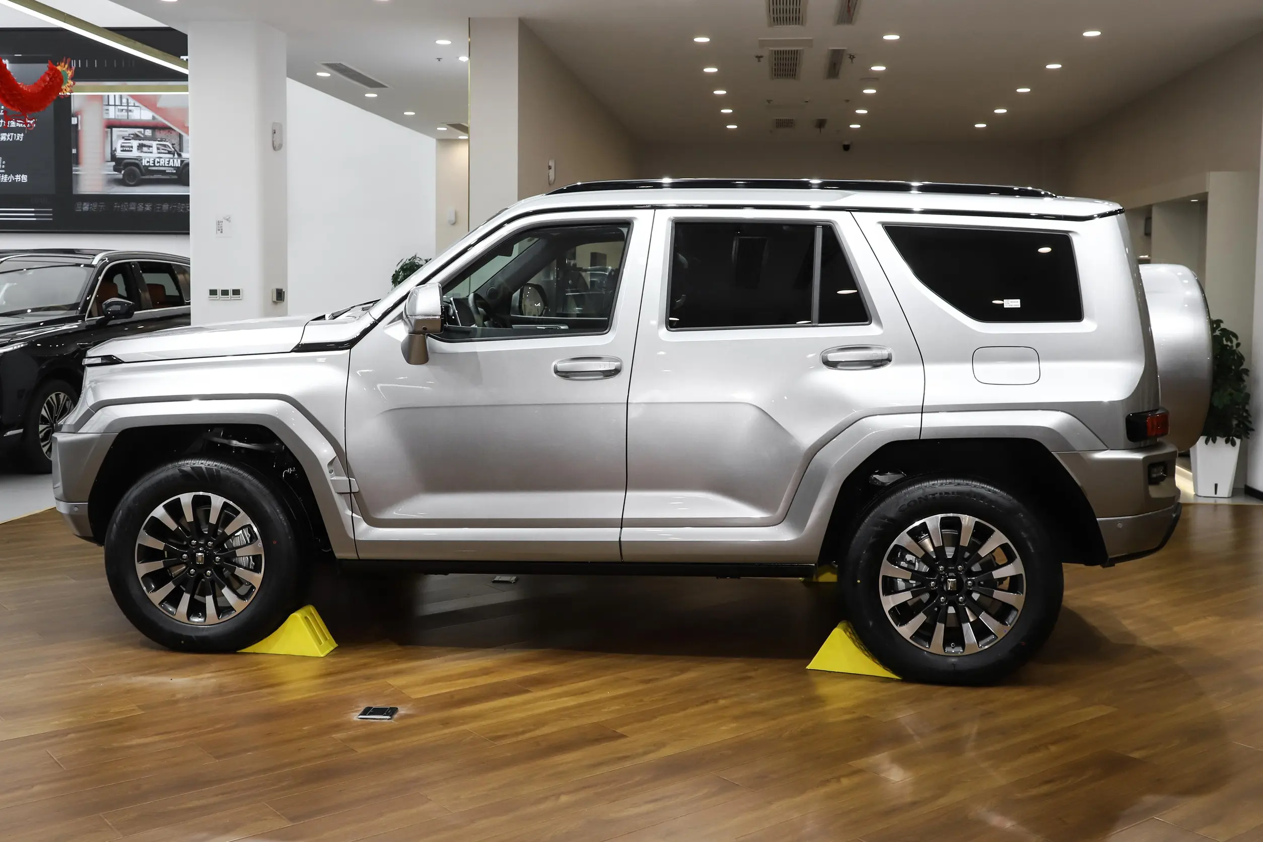 Tank 700 Side Details - Premium SUV Craftsmanship