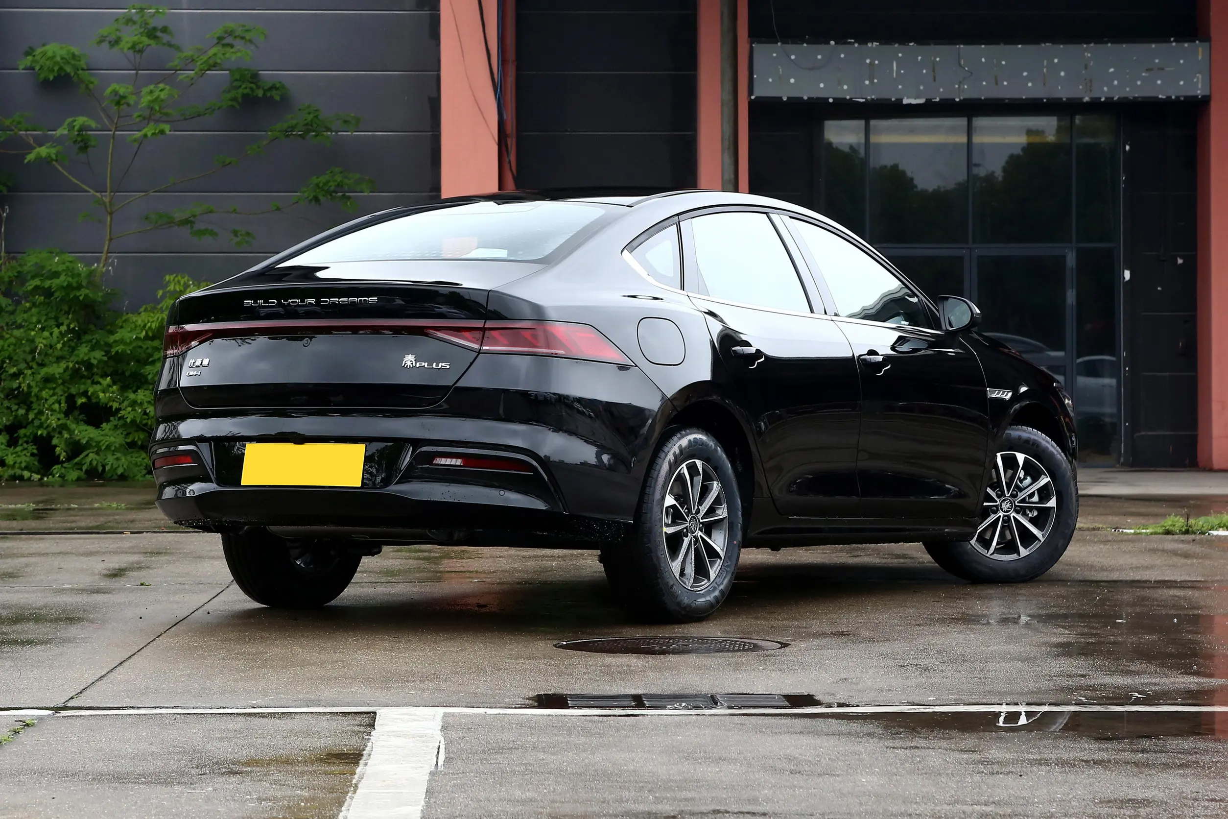 BYD QinPlus DM-i Side Contour - Hybrid Sedan Design