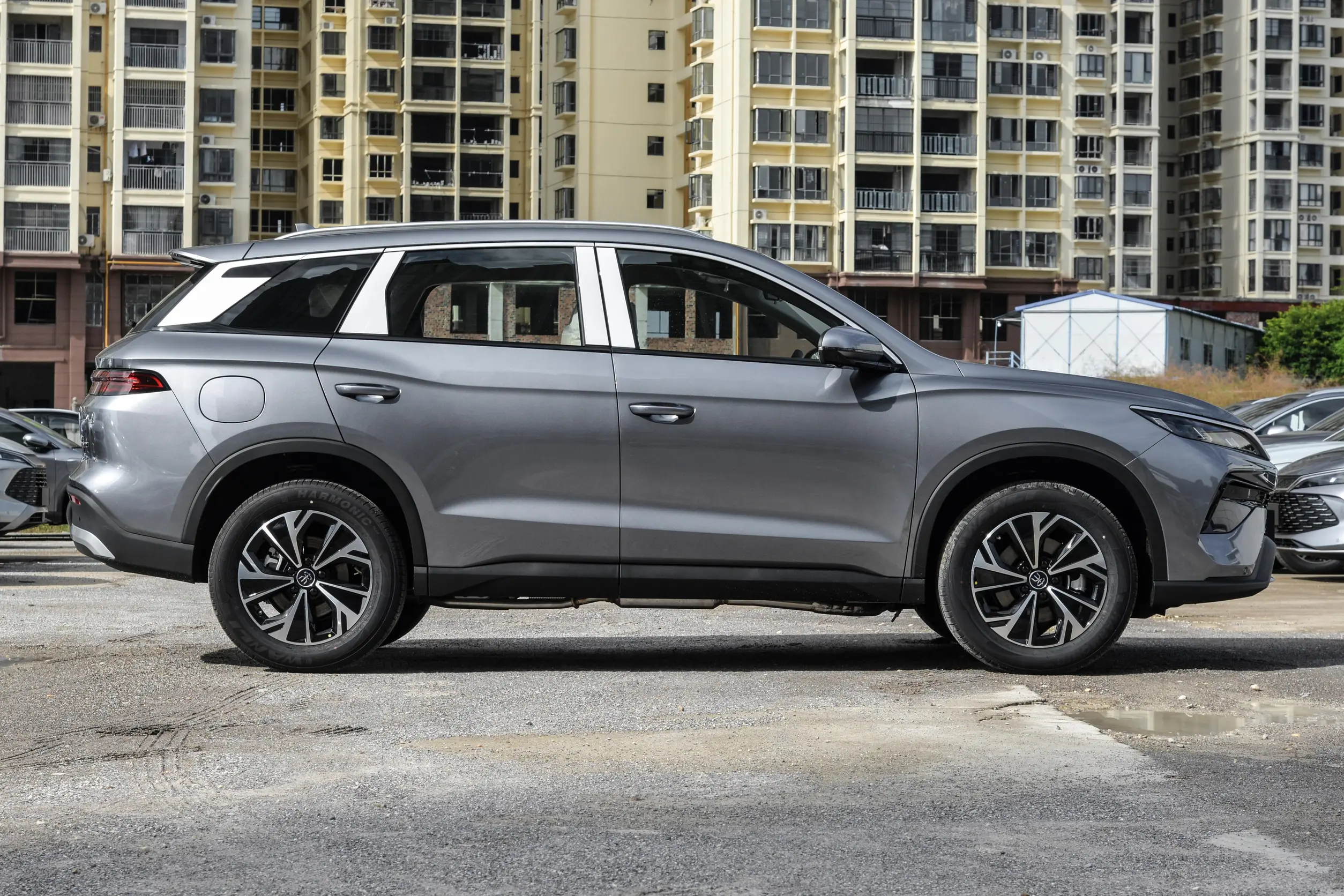 BYD Song Pro DM-i on display