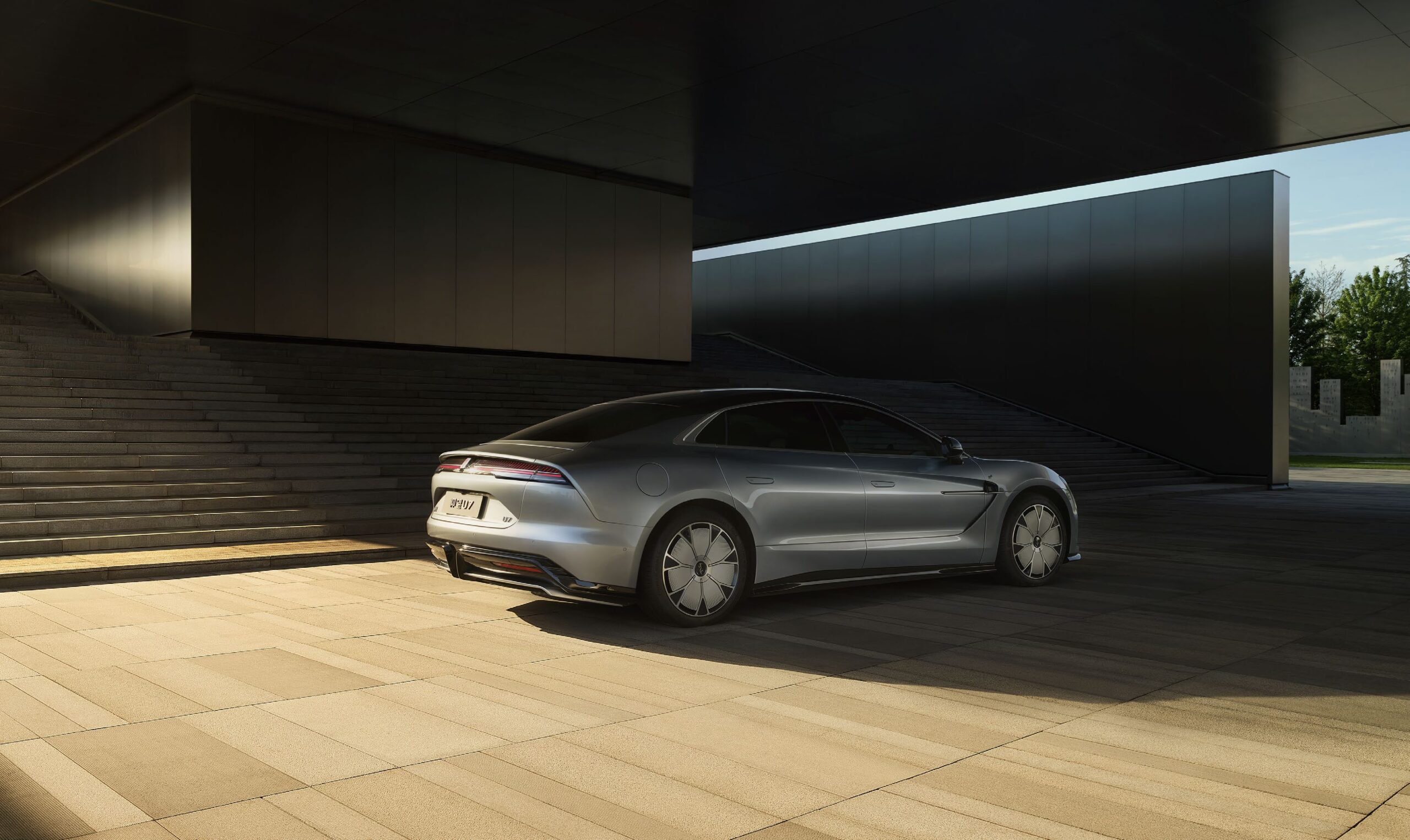 BYD Yangwang U7 Side Contour - New Energy Vehicle