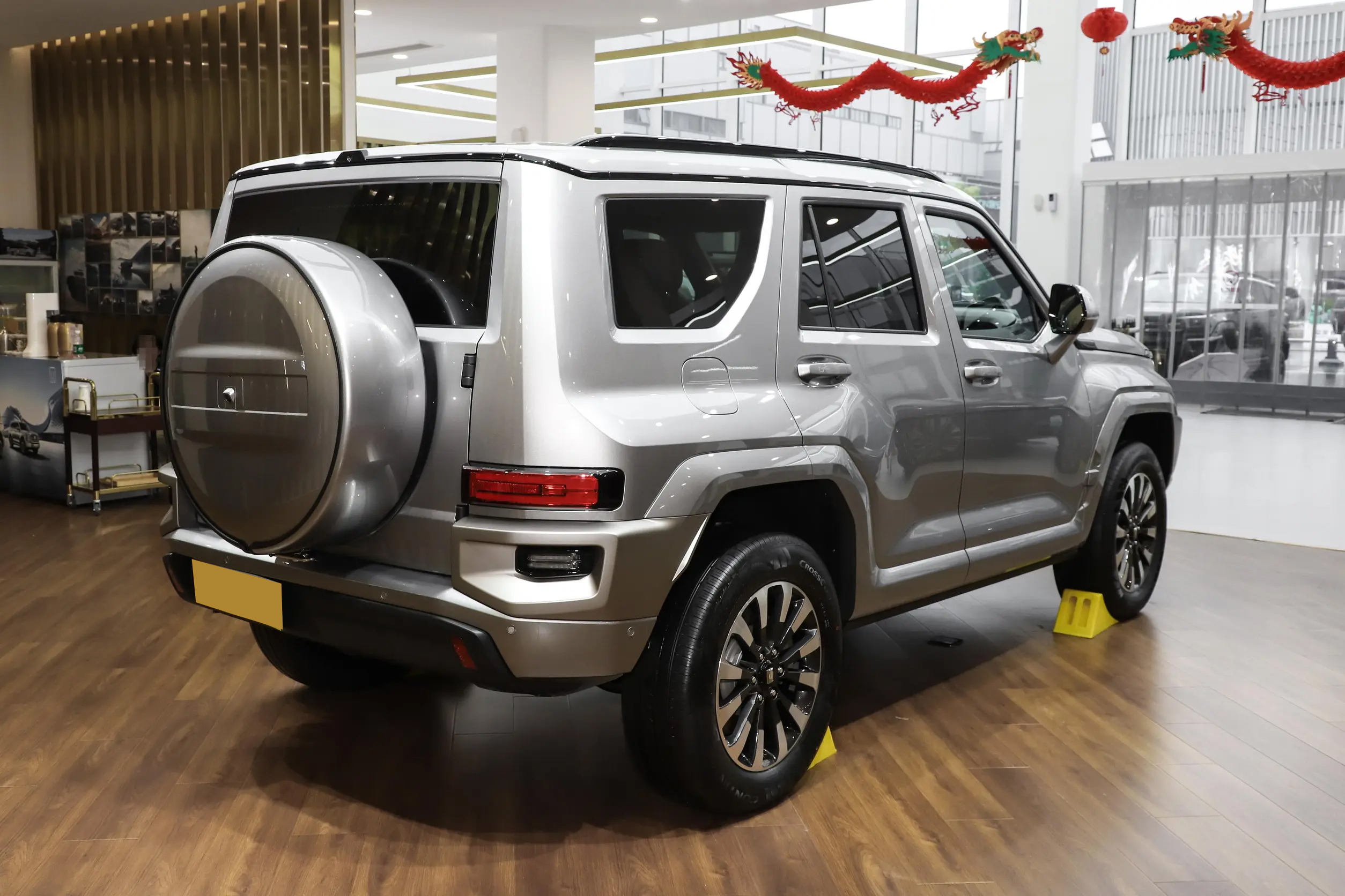 Tank 700 Side Contour - Luxury 4x4 Vehicle