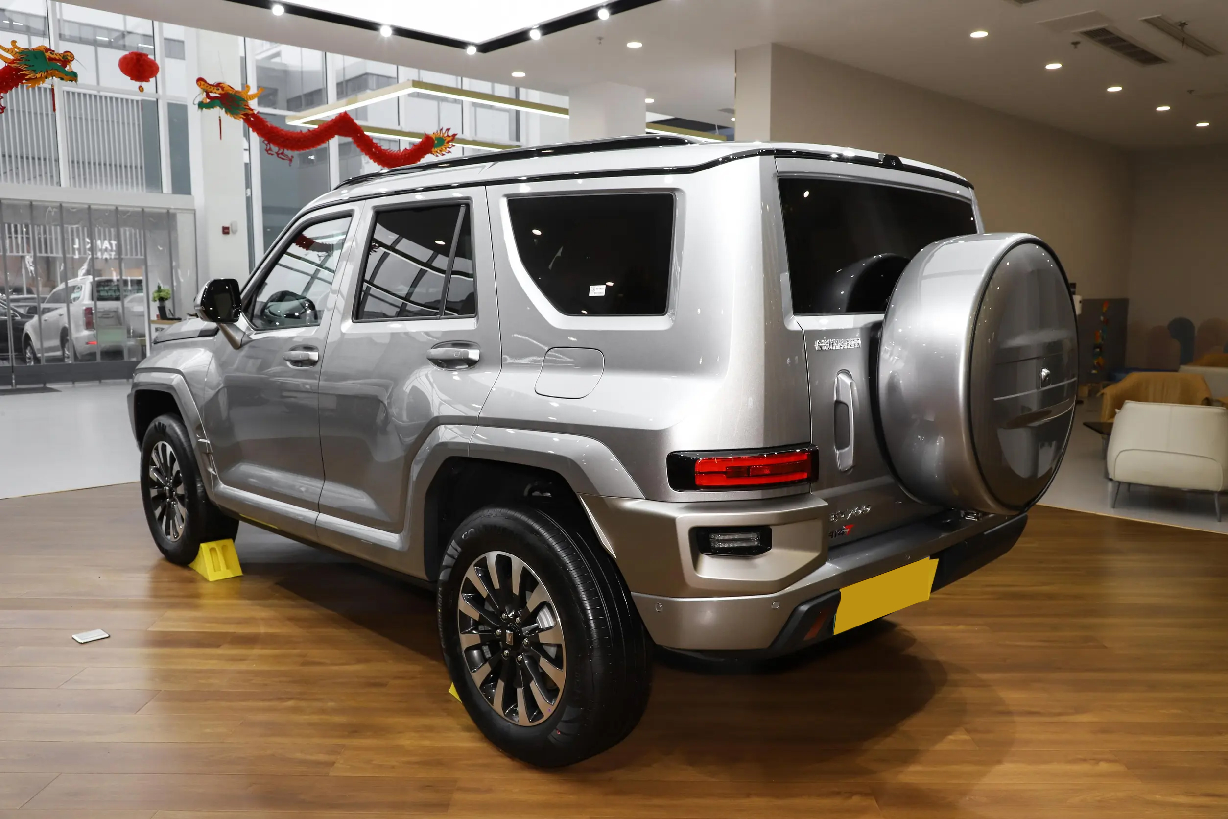 Tank 700 Rear Quarter - Hybrid Off-roader