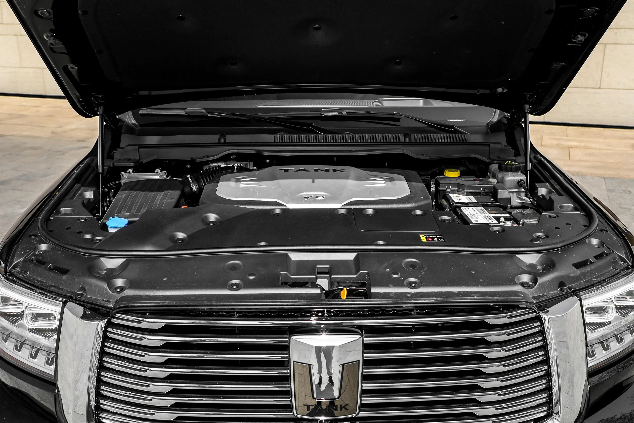 Tank 500 Full Front Stance - Hybrid SUV