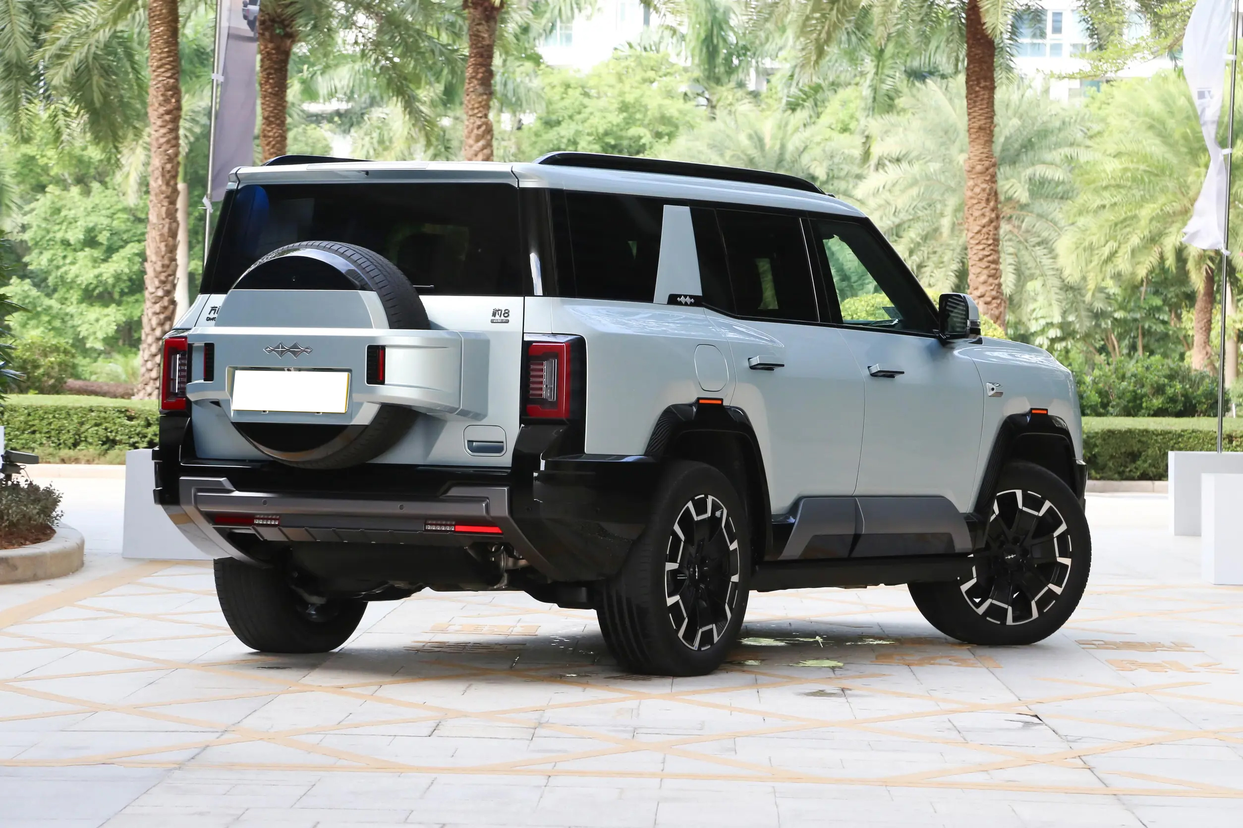 Formula Leopard 8 Rear Quarter - Luxury SUV Proportions