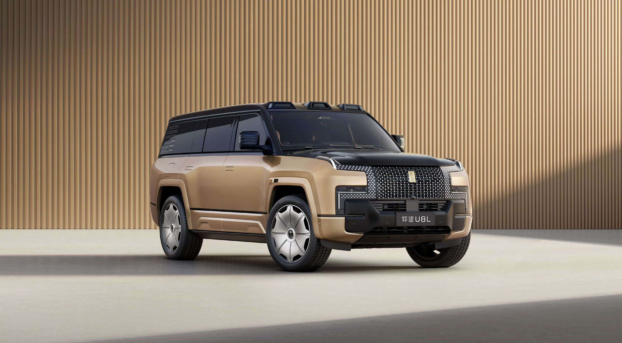 BYD Yangwang U8L Extended Wheelbase Front Design - Luxury Off-road SUV