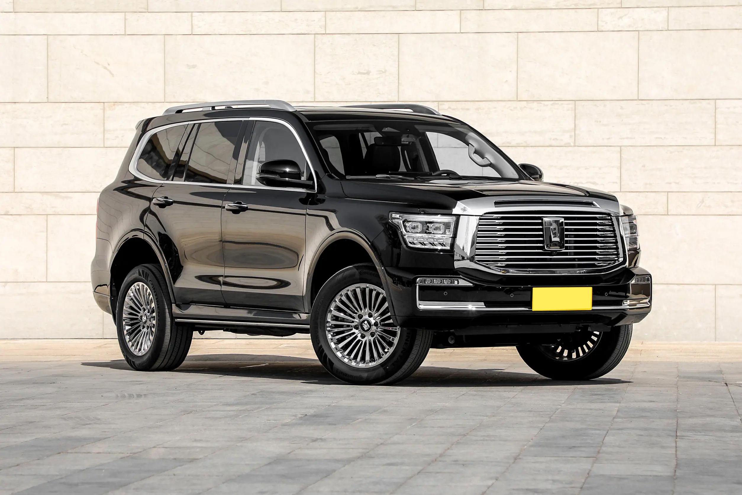 Tank 500 Front Details - Luxury Craftsmanship