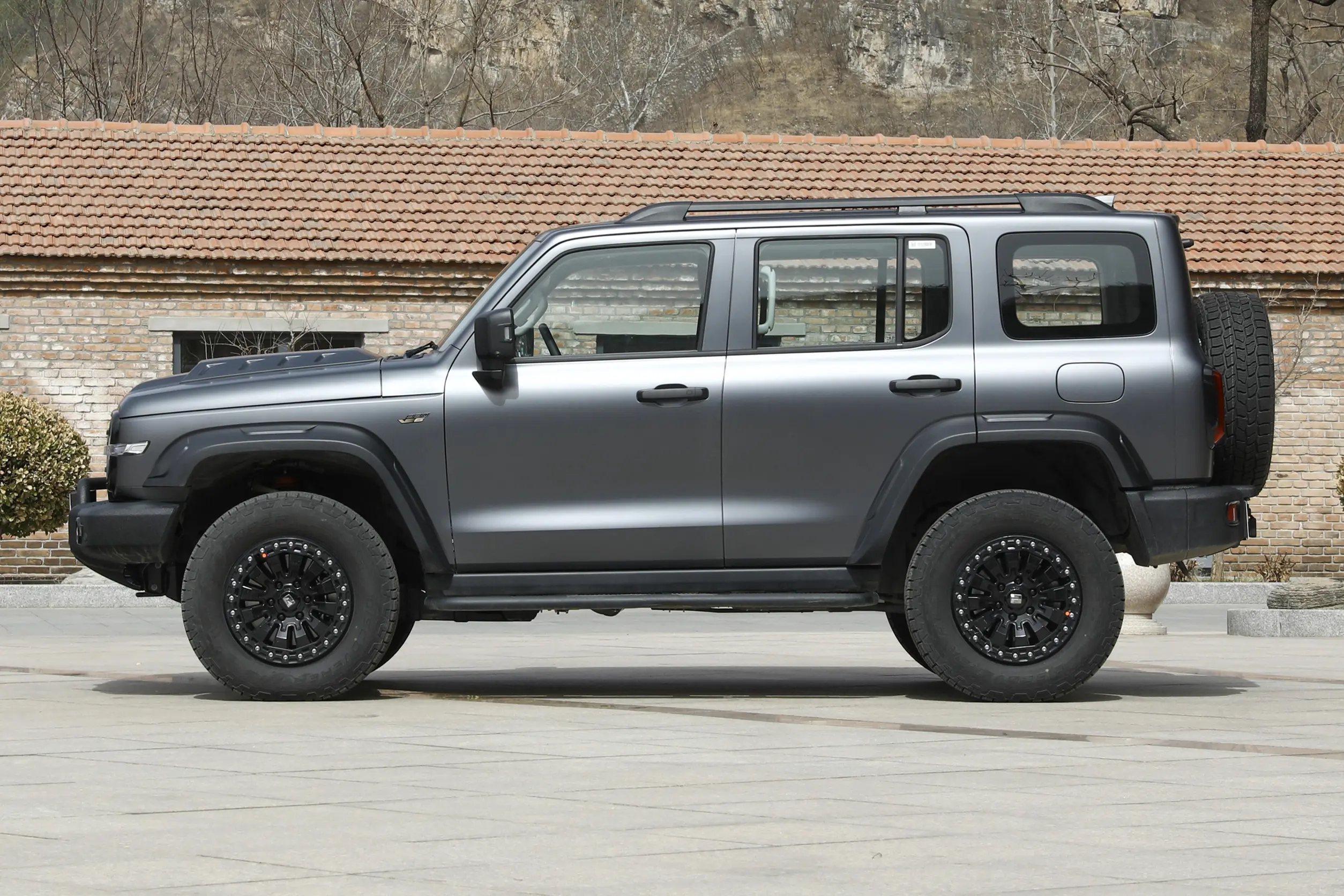 Tank 300 Side Details - Adventure SUV