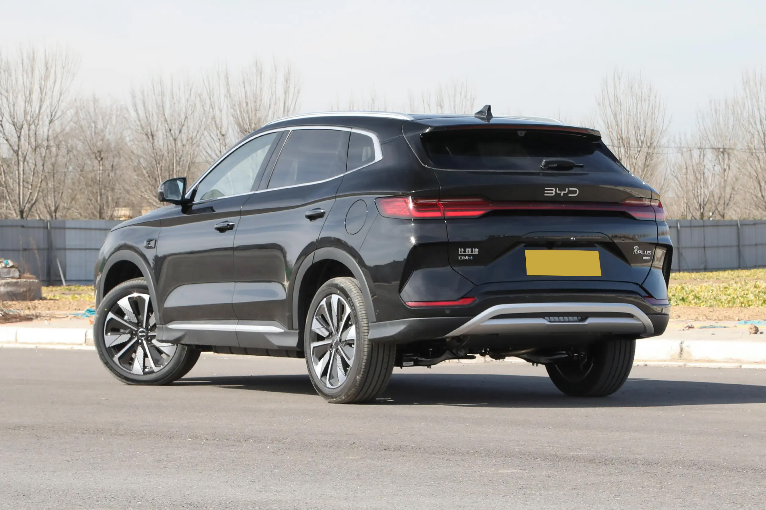 BYD Seal U DM Dynamic Side - Fuel Efficient SUV