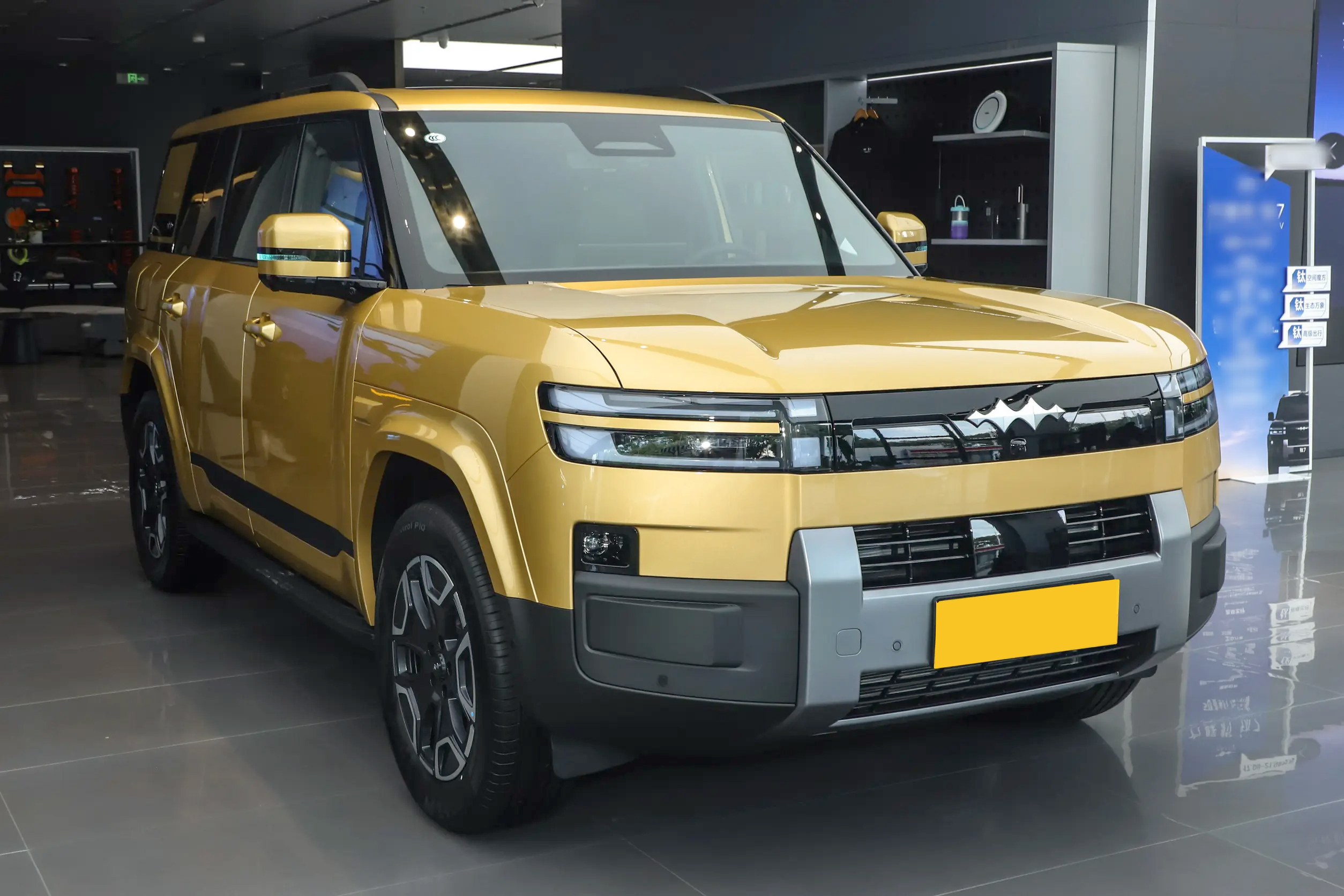 BYD Leopard Titanium 7 side-front angle