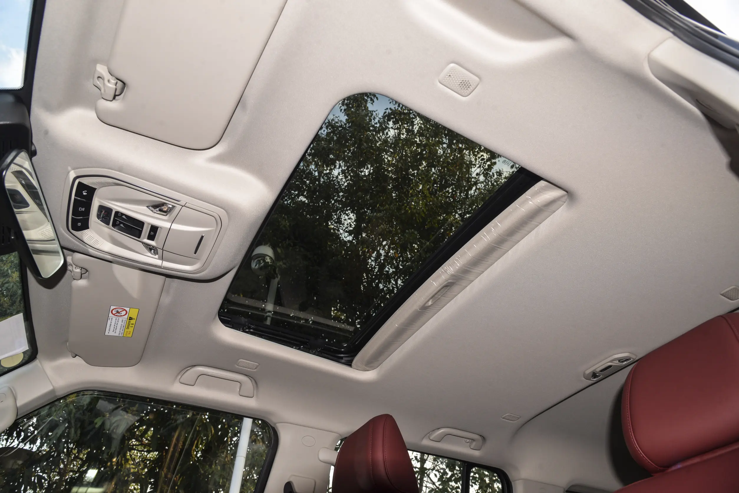 Tank 300 Cabin Space - Comfortable Off-road Interior