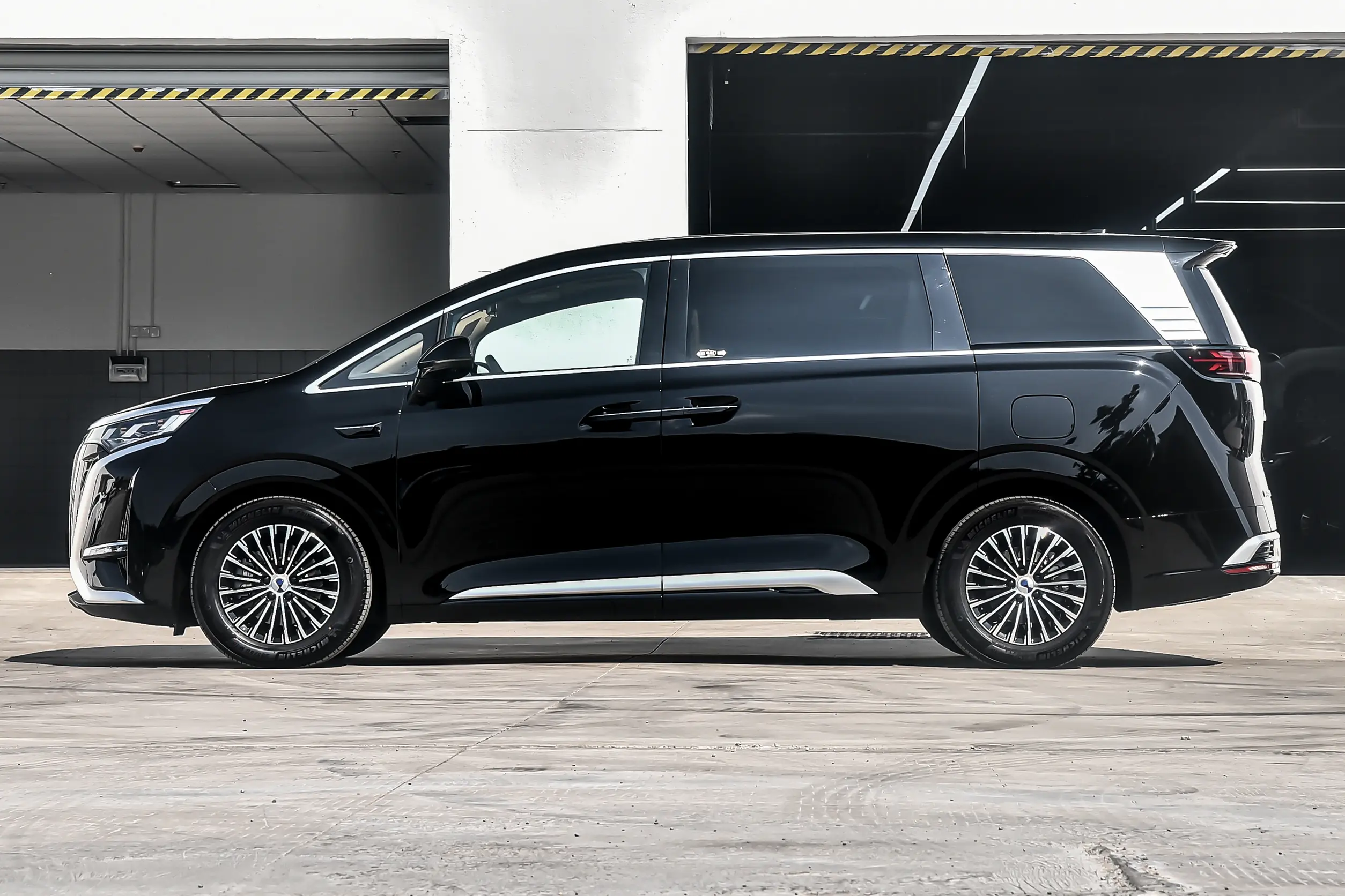 BYD Denza D9 EV Rear Quarter - Executive MPV Stance