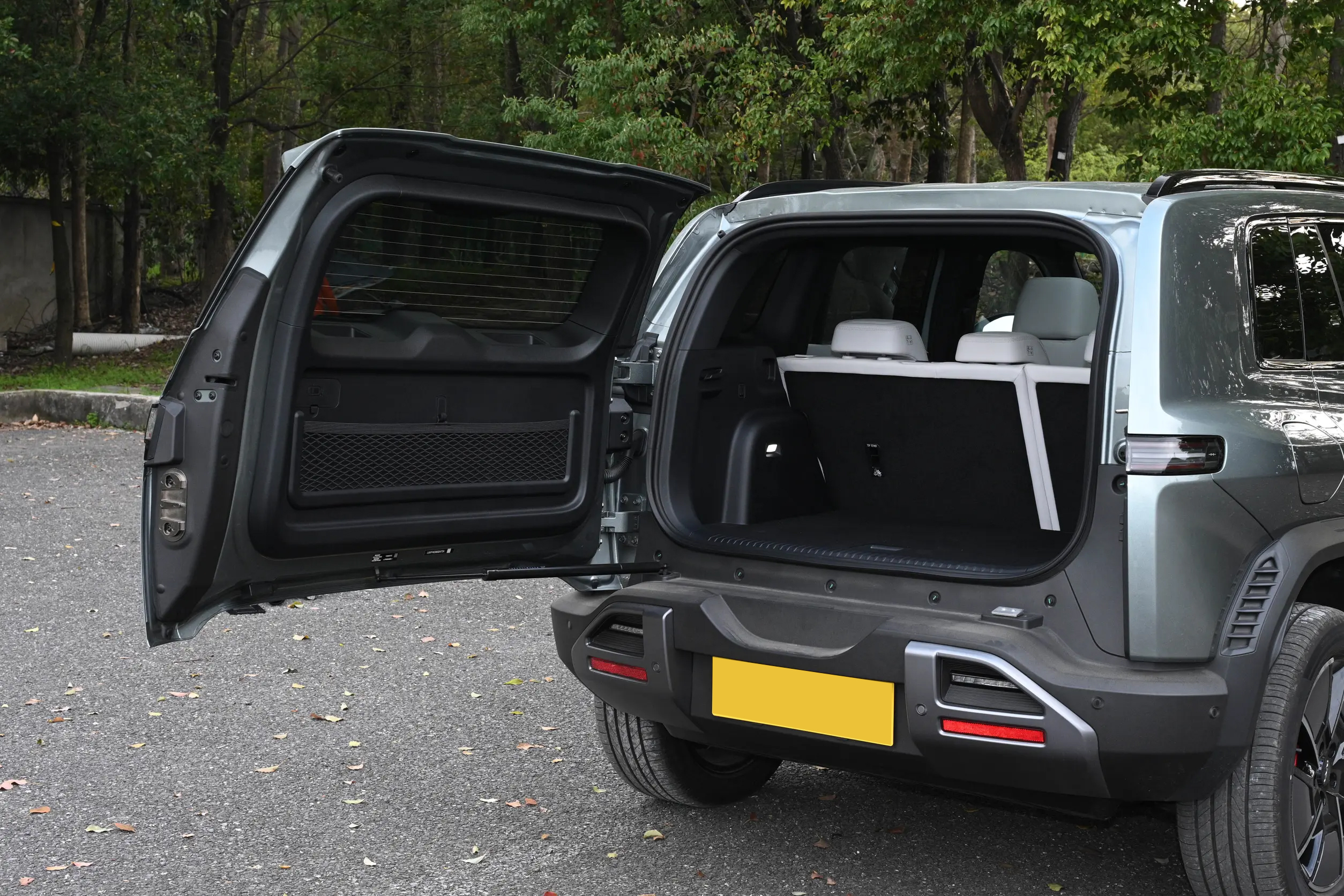 BYD Formula Leopard TAI3 spacious rear seats