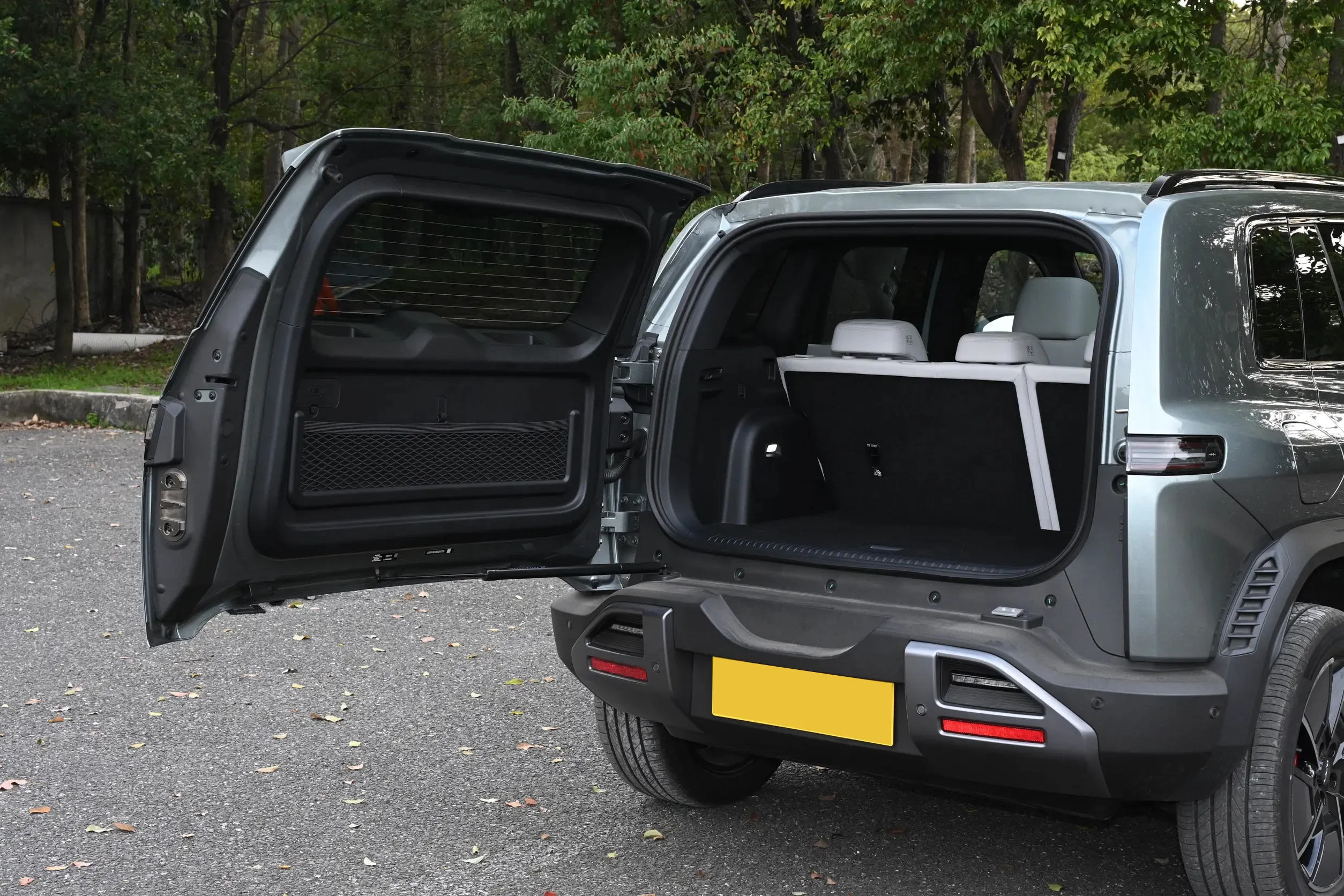 BYD Formula Leopard TAI3 spacious rear seats