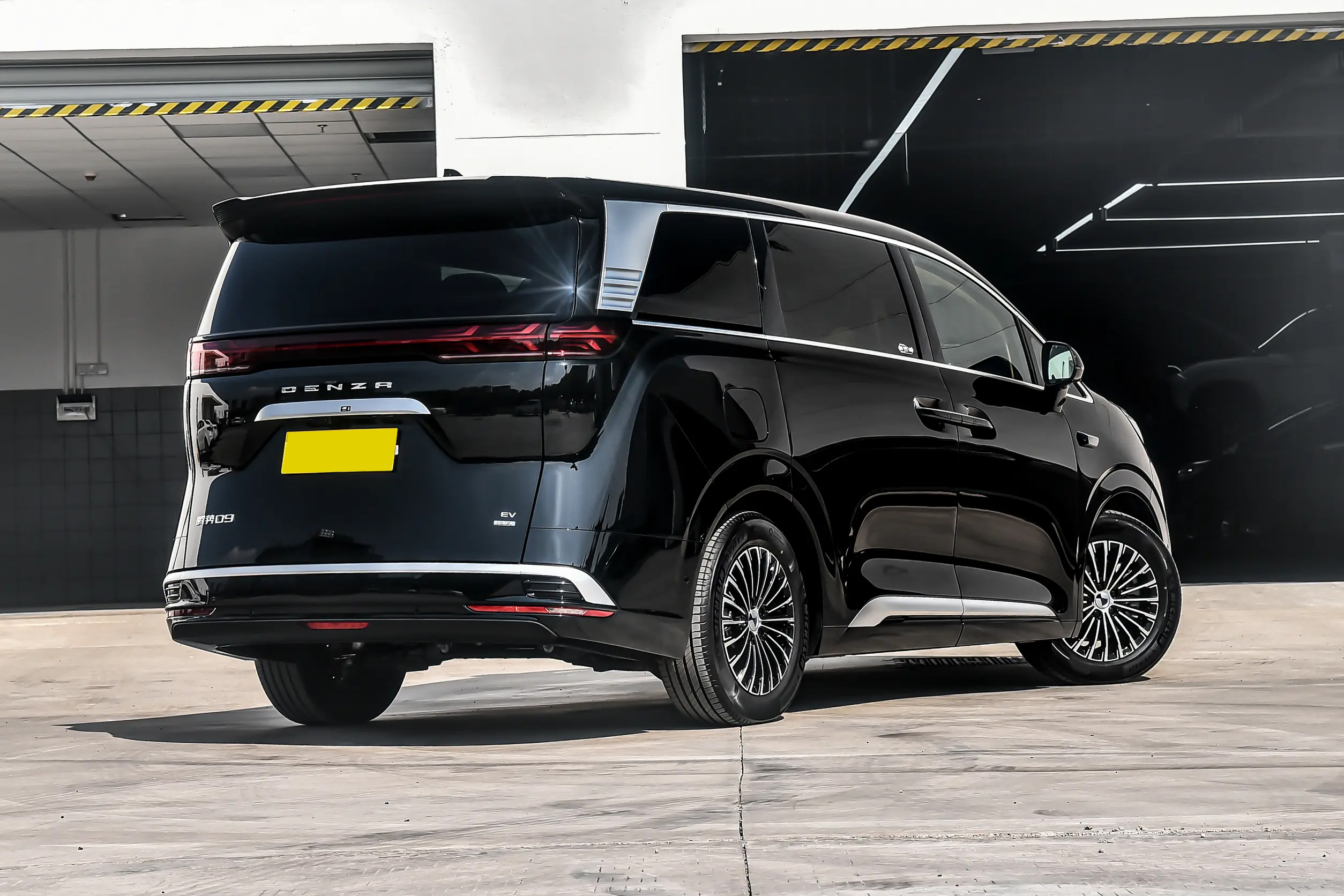 BYD Denza D9 EV Side Profile - Electric MPV Proportions