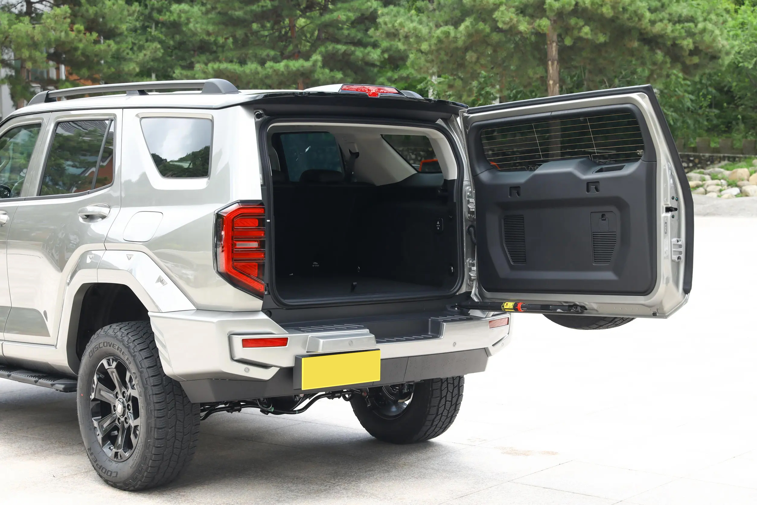 Tank 400 Full Rear View - Diesel Hybrid