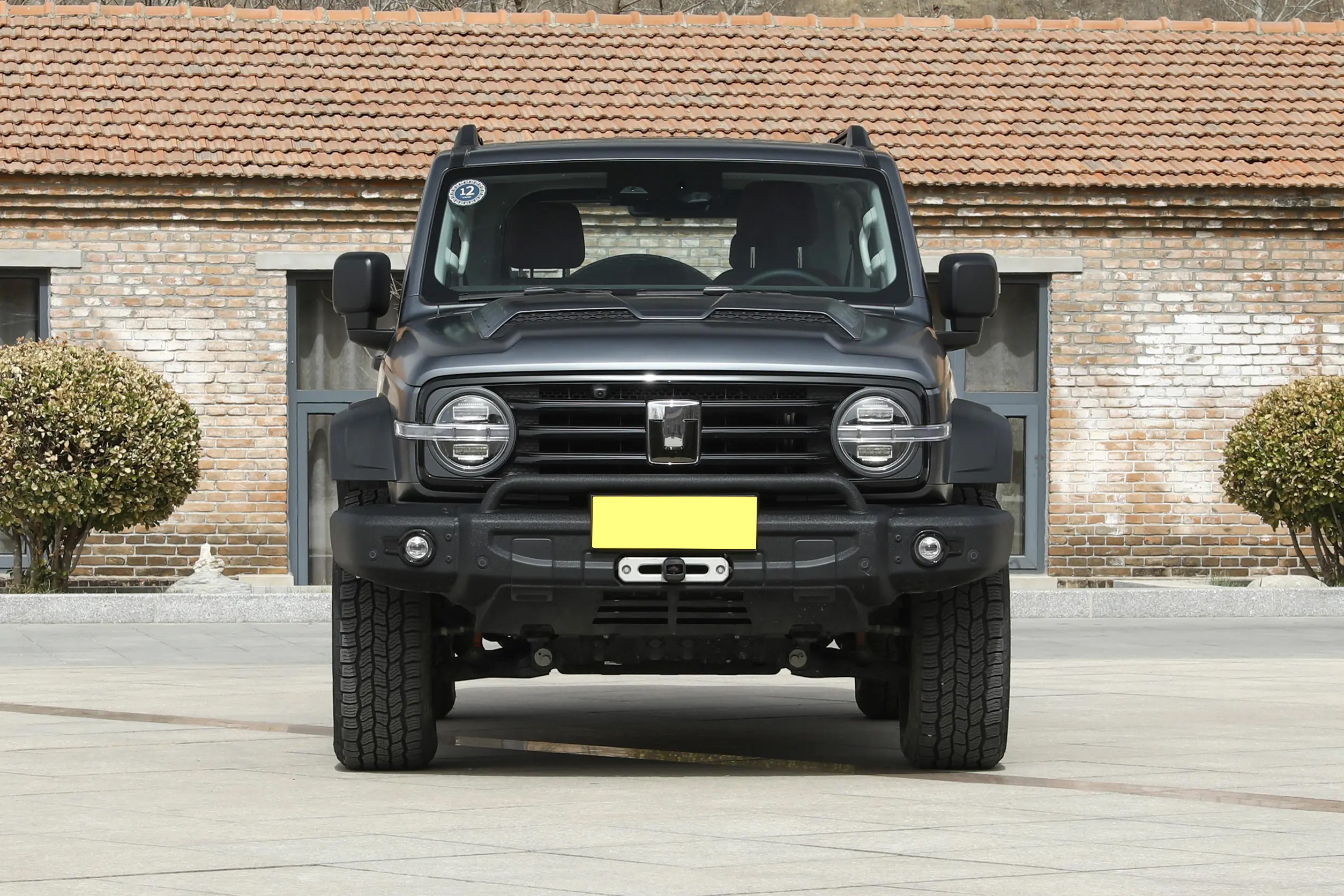 Tank 300 Full Front Stance - ICE/PHEV SUV