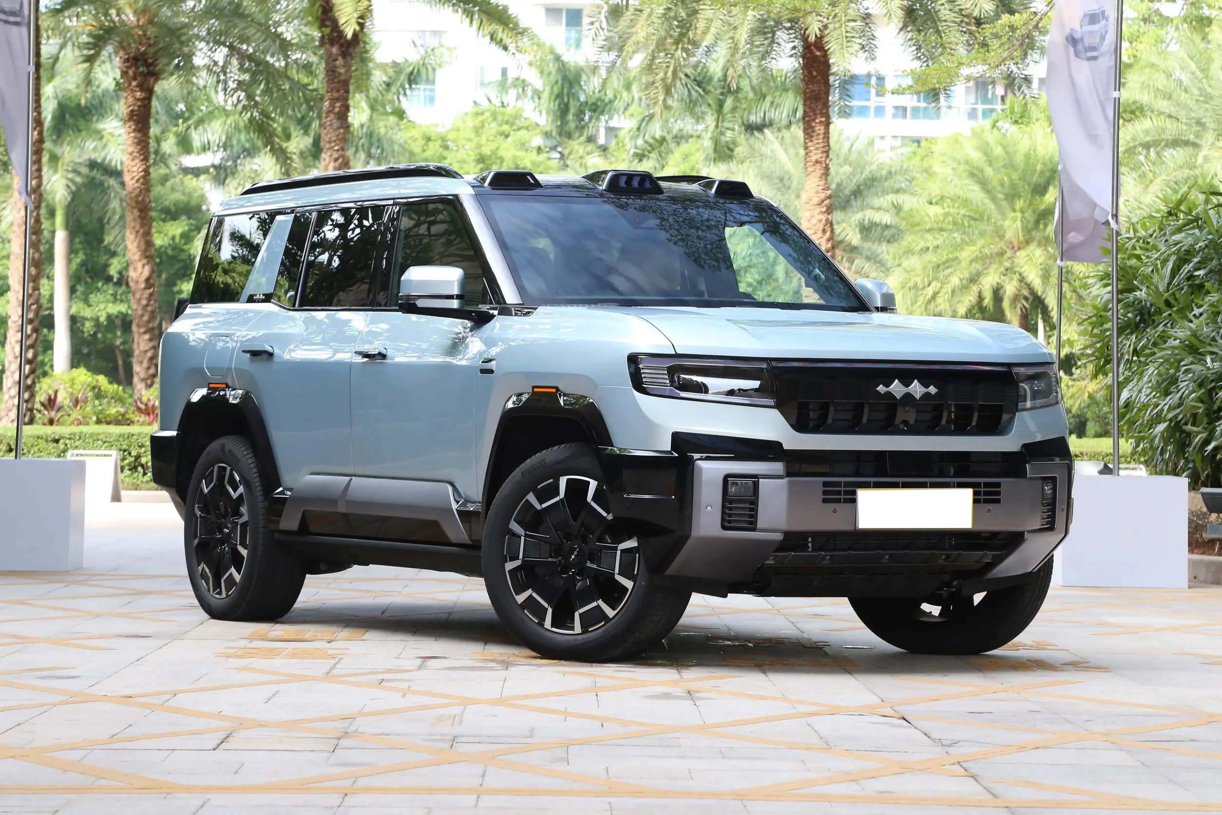 Formula Leopard 8 Side Profile - Premium SUV Contours