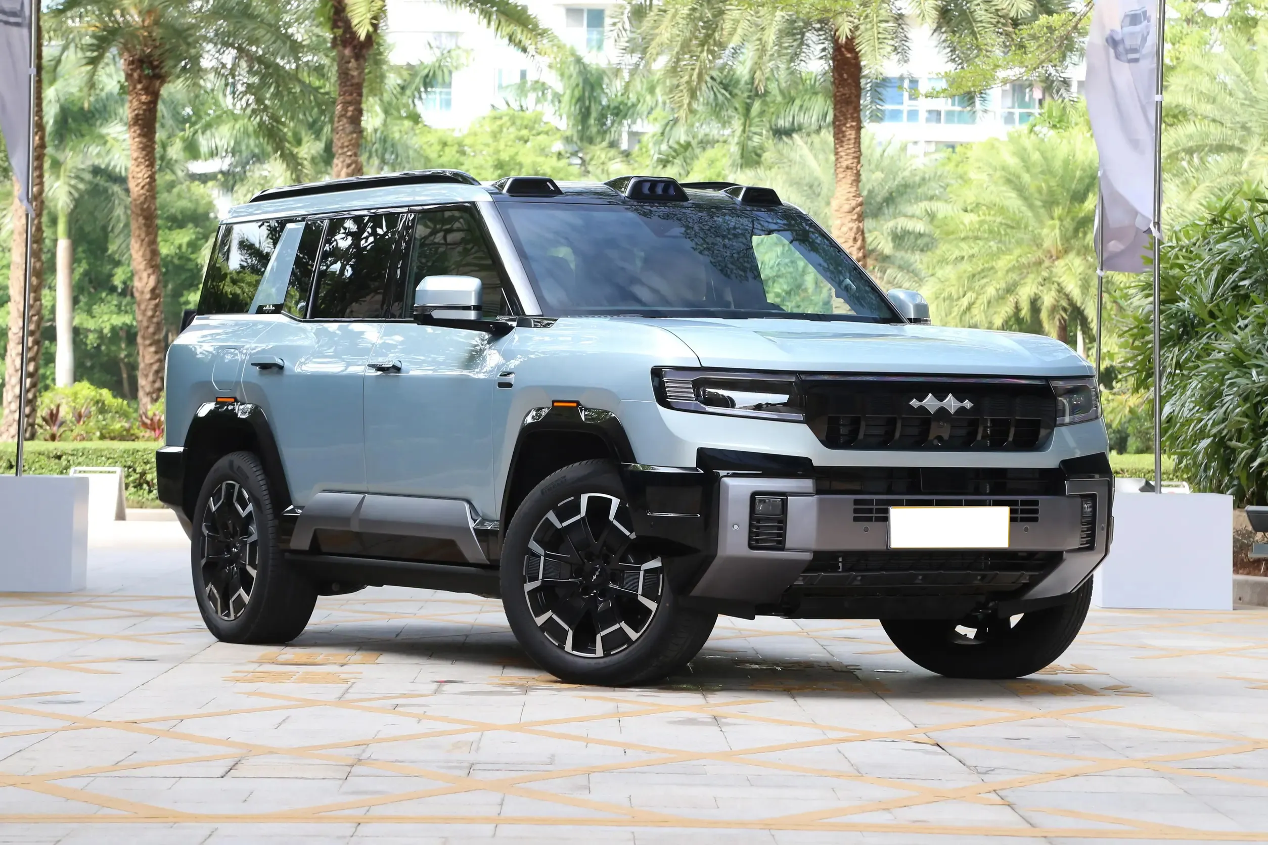 Formula Leopard 8 Side Profile - Premium SUV Contours