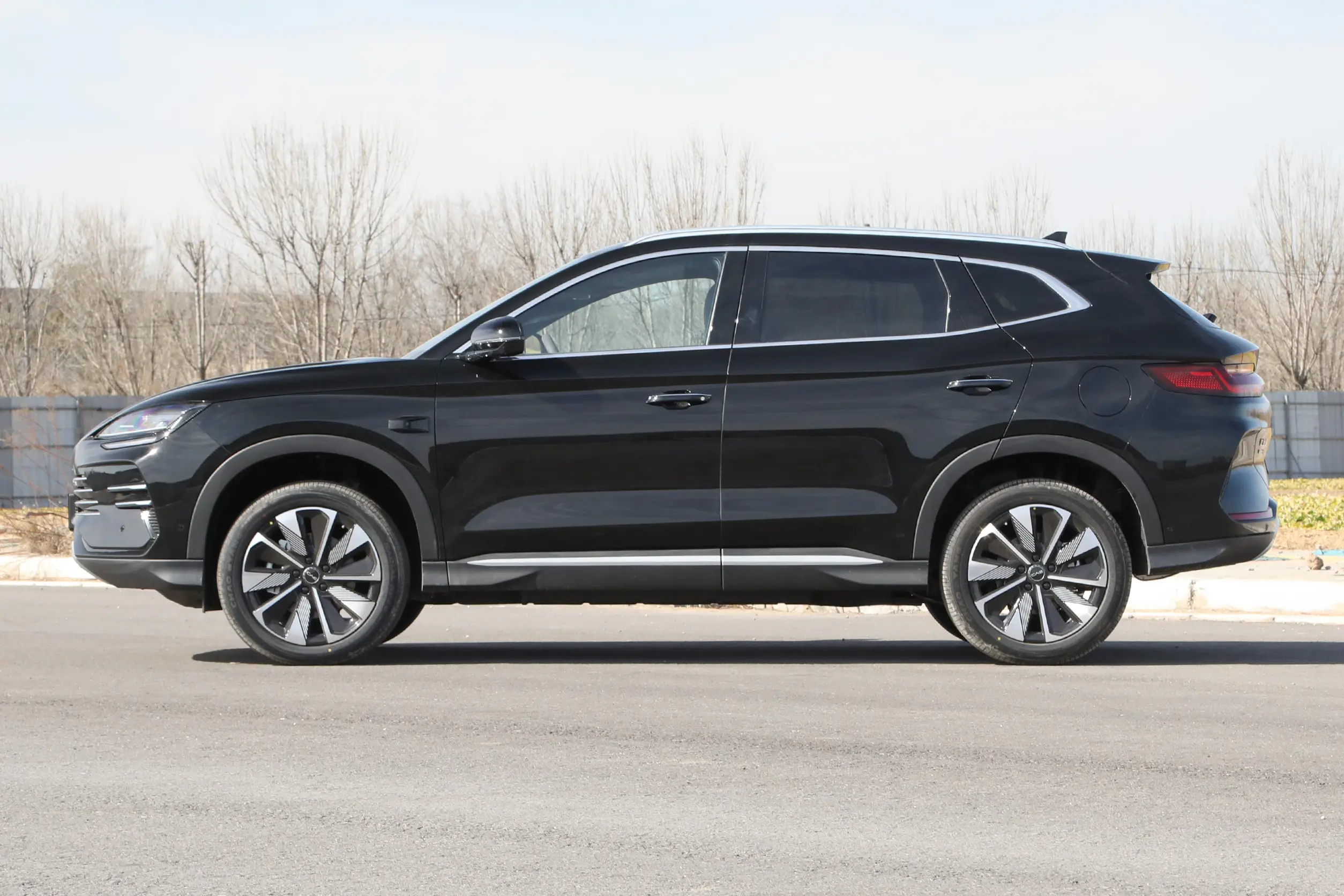 BYD Seal U DM Side Profile - PHEV SUV