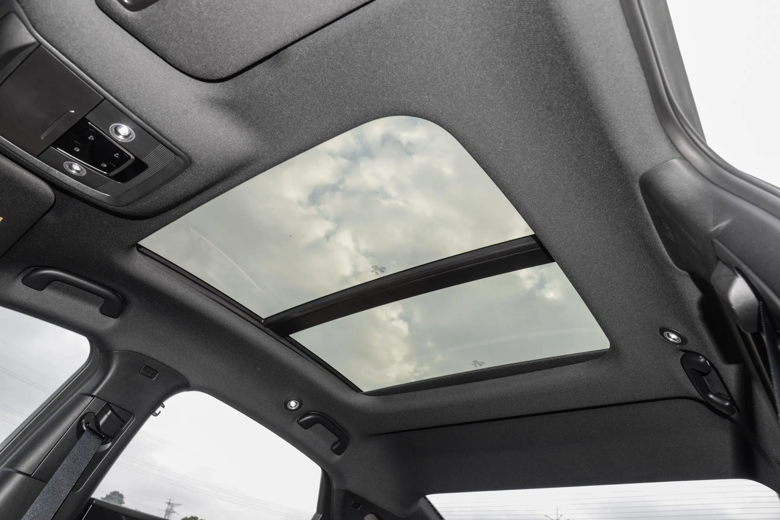 BYD QinL DM-i Front Row Seating - Luxury Interior