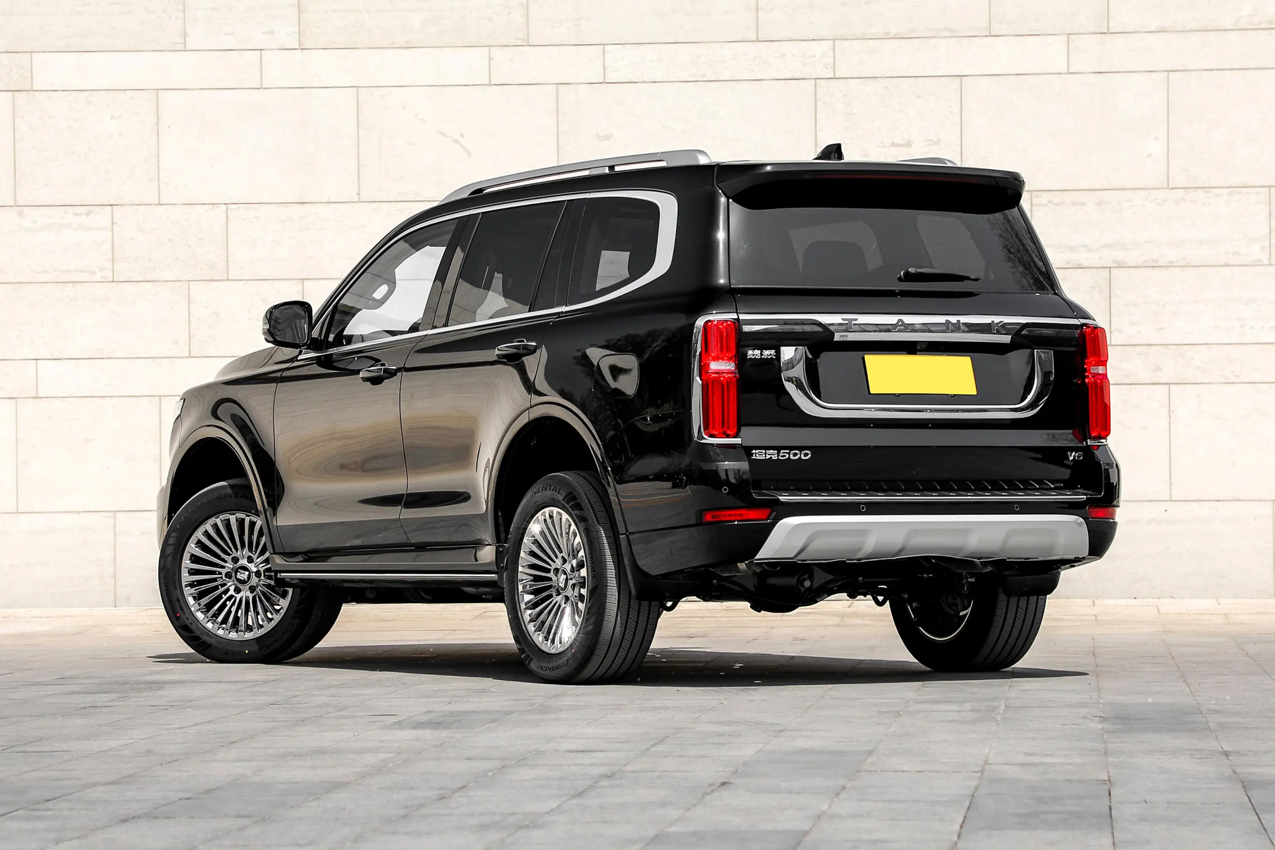 Tank 500 Rear Quarter - Luxury Stance