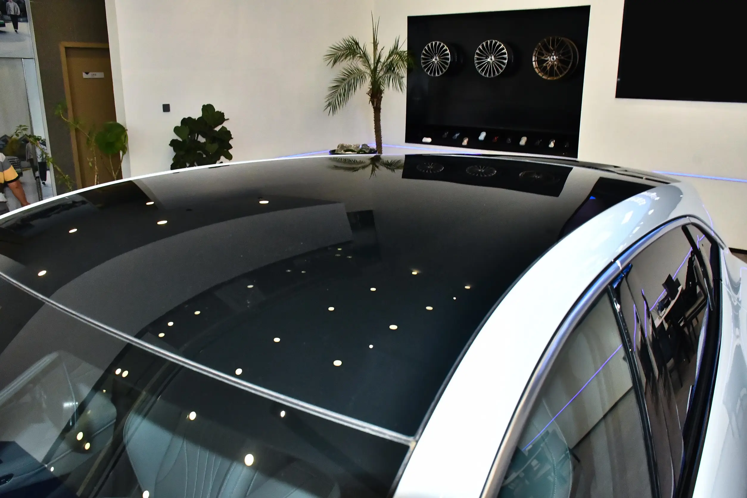 BYD Denza N7 EV Roof Design - Panoramic Glass Roof