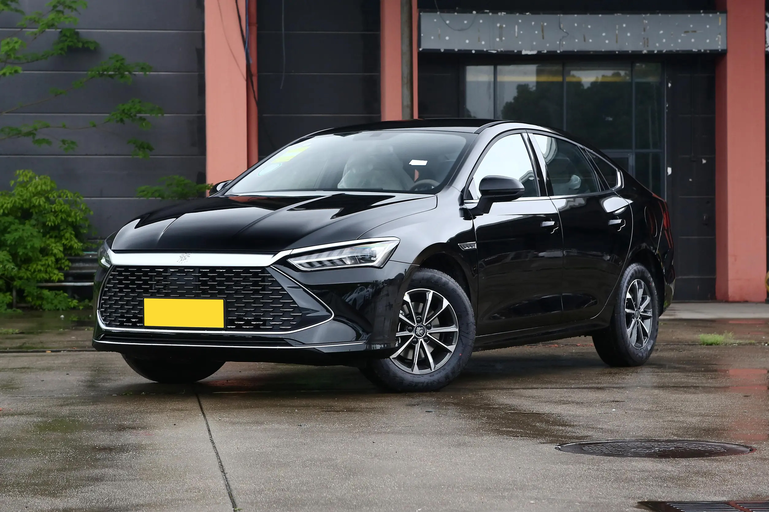 BYD QinPlus DM-i Front Design - PHEV Sedan