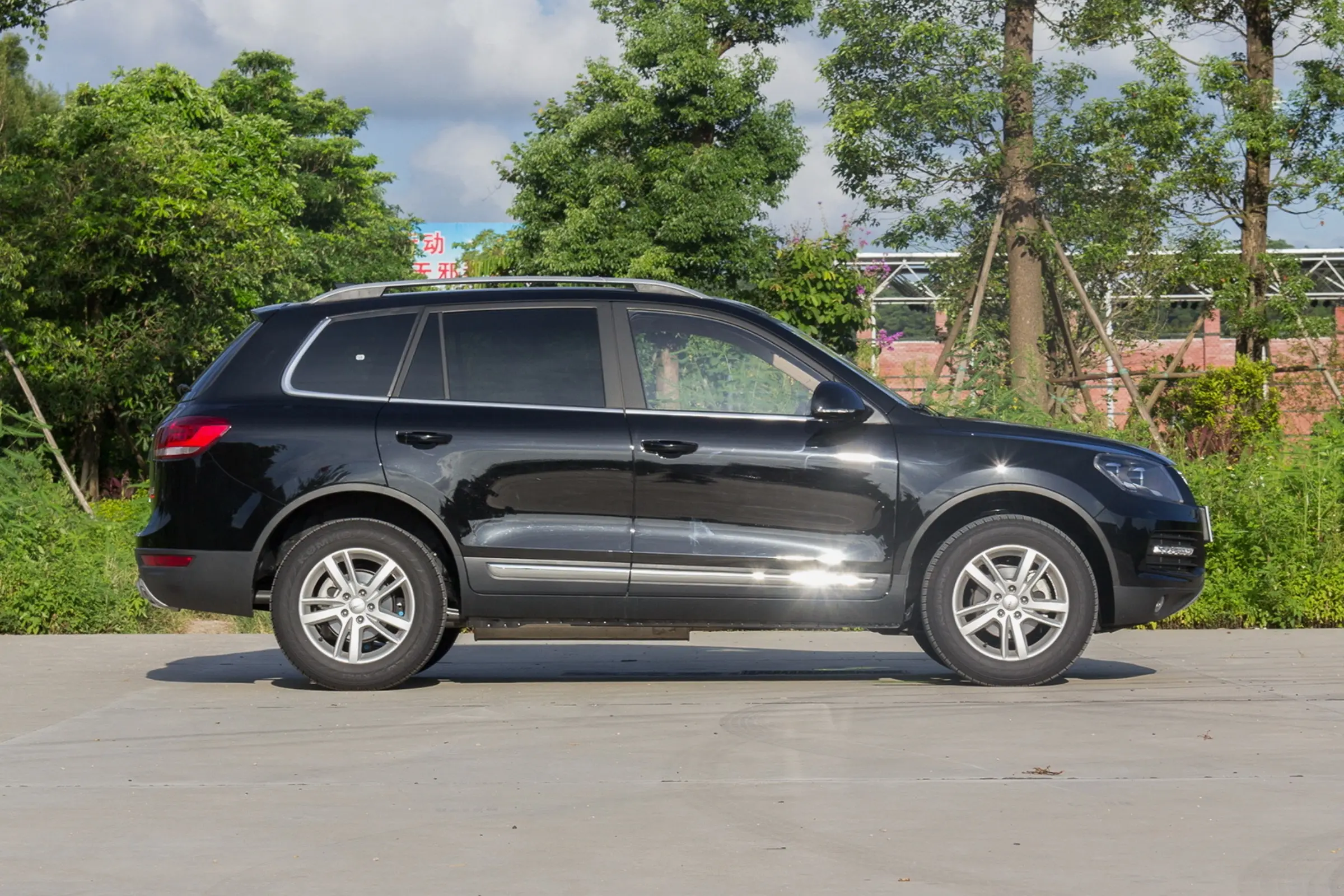 EMA T70 Front Three-Quarter View - BYD Cars Styling