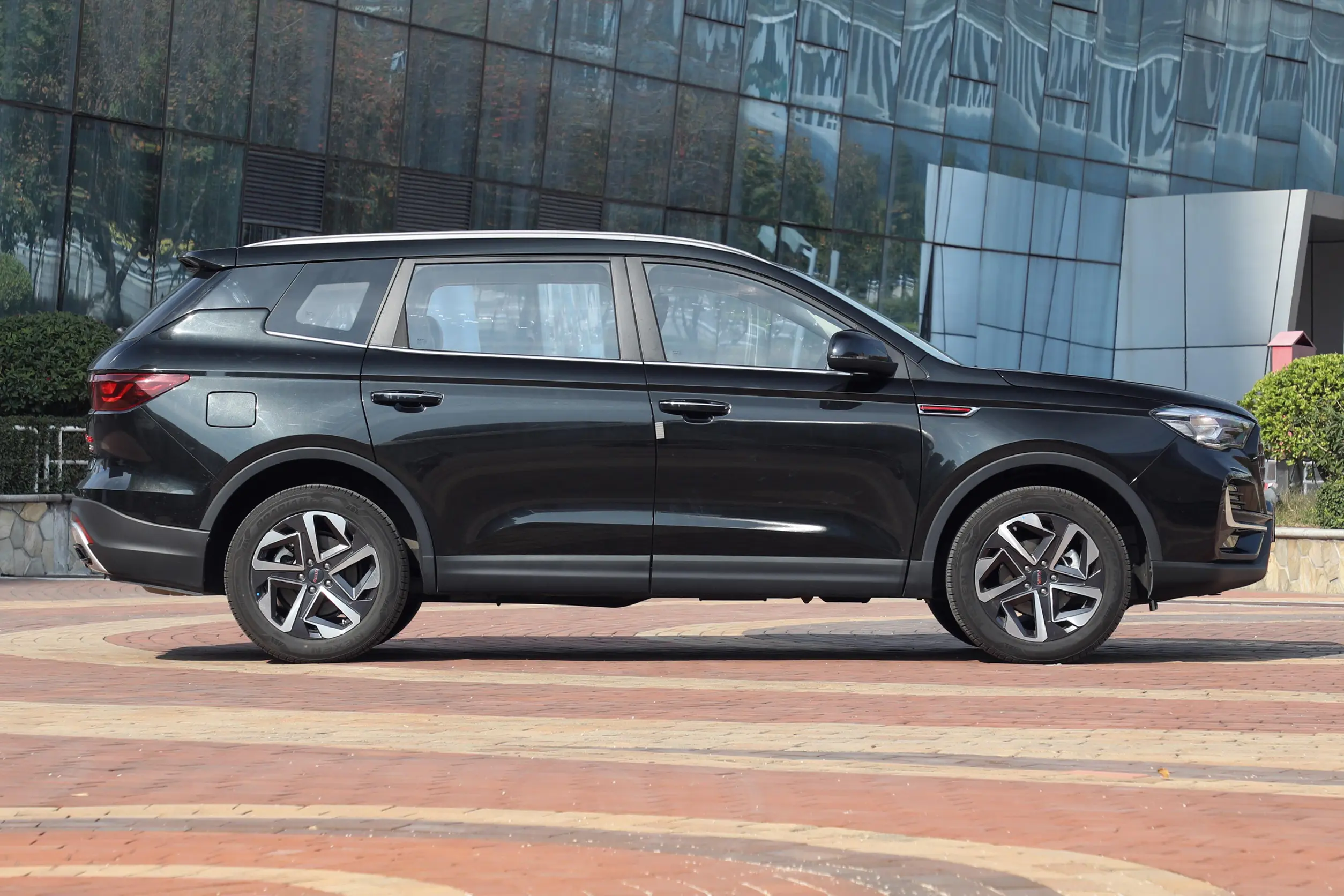 VGV U75PLUS Side Profile - SUV Proportions