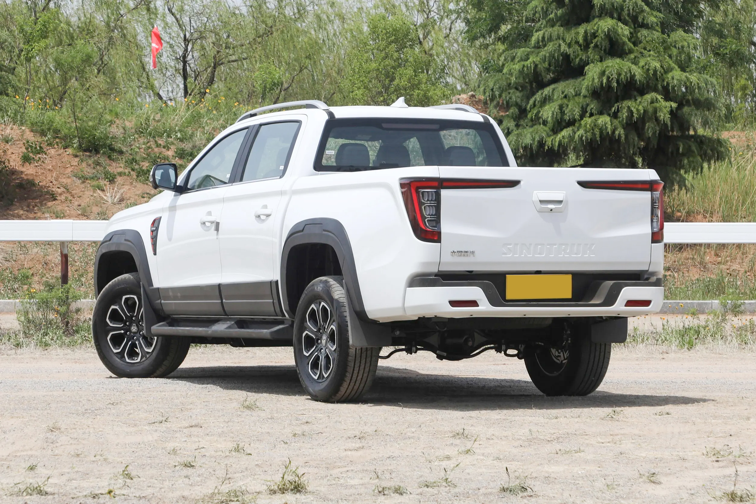 BOLDEN S9 Side Detail - Heavy Duty Construction