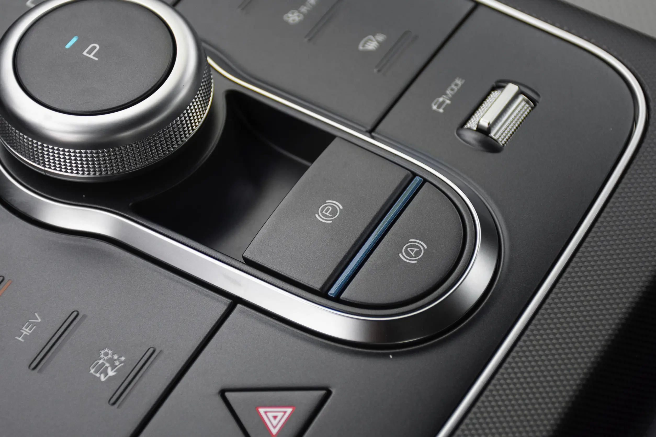 BYD Destroyer 05 Center Console - Hybrid Controls