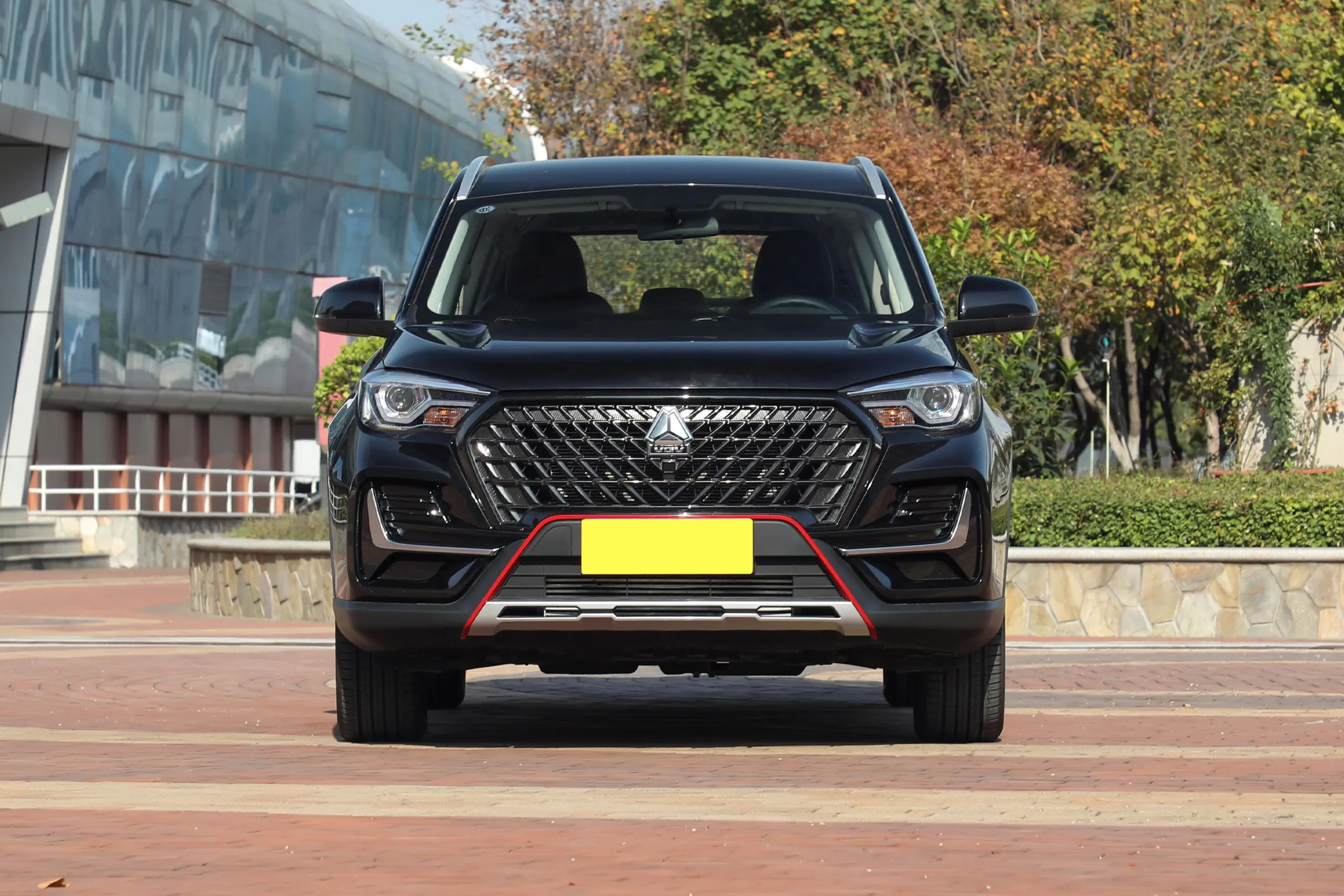 VGV U75PLUS Full Front Stance - Family SUV
