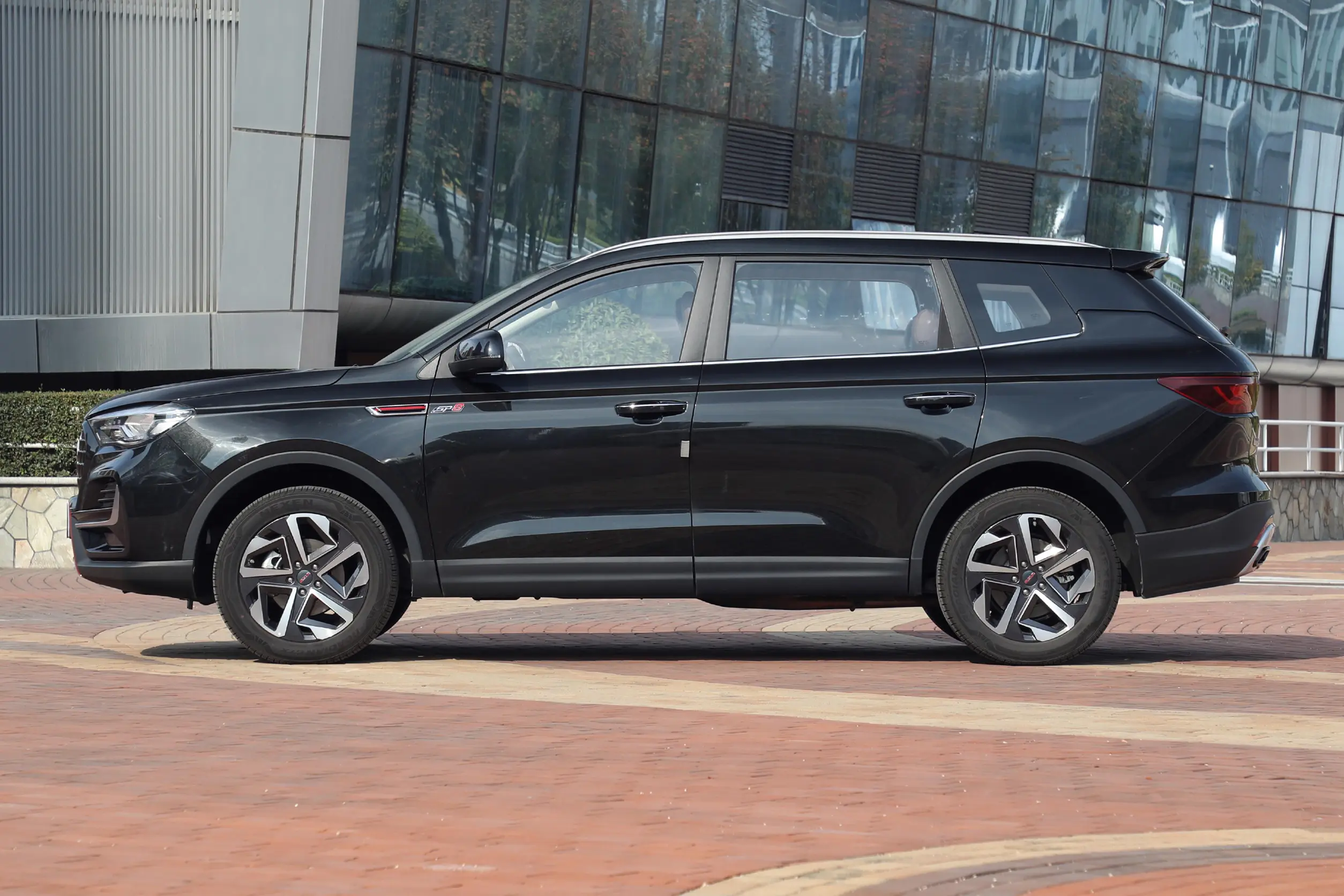 VGV U75PLUS Rear Quarter - Spacious SUV