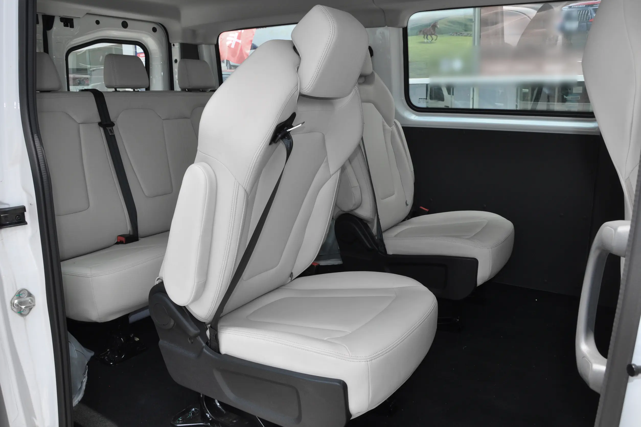 ONEGARD V Rear Passenger Space - Global Vehicle Exporter