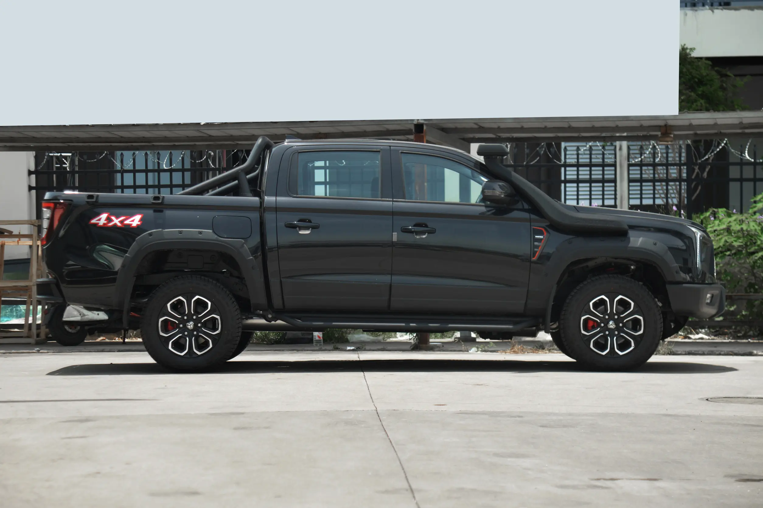 BOLDEN S6 Versatile Cargo Area - Practical Compact SUV