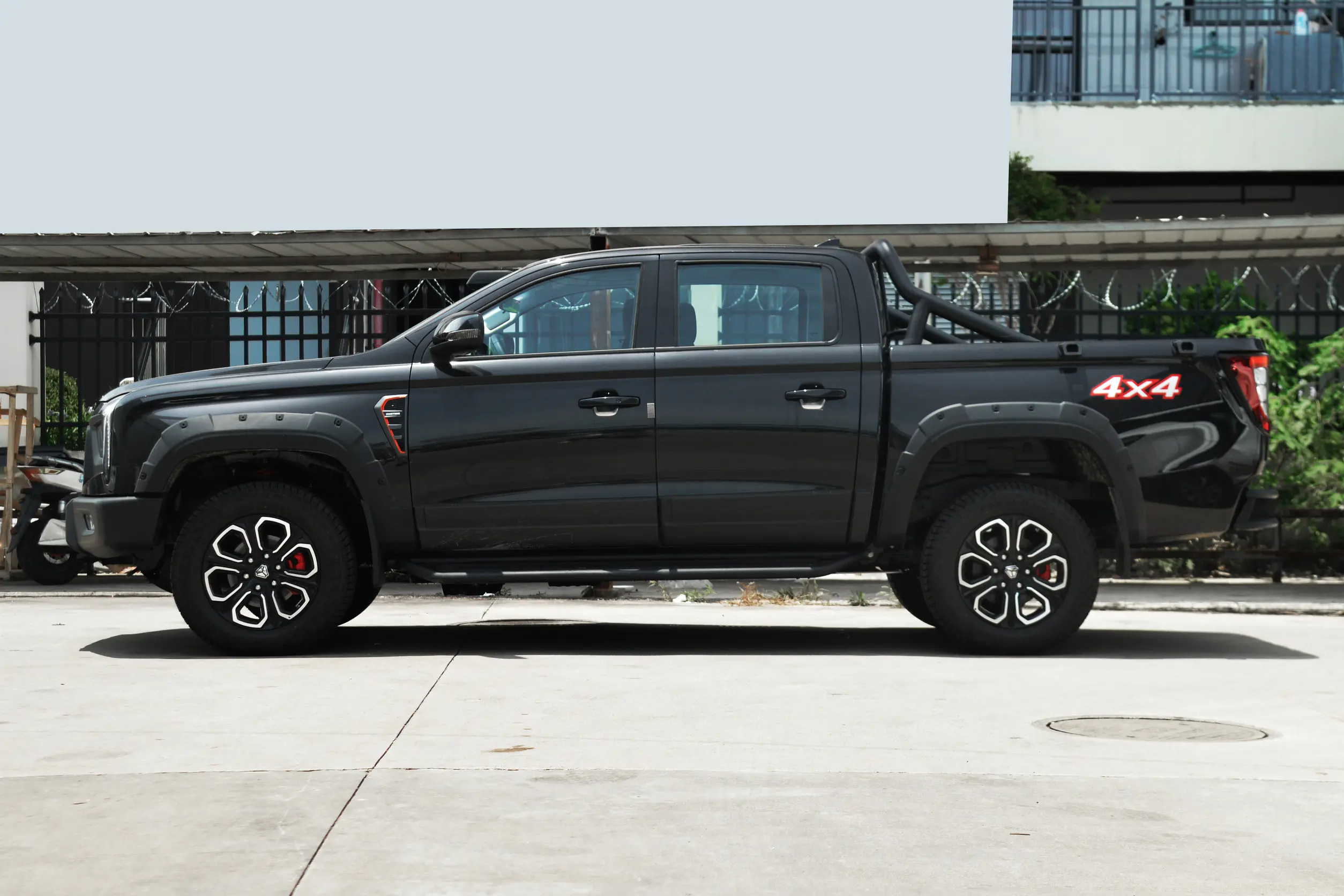 BOLDEN S6 Agile Side Stance - Compact Crossover Proportions