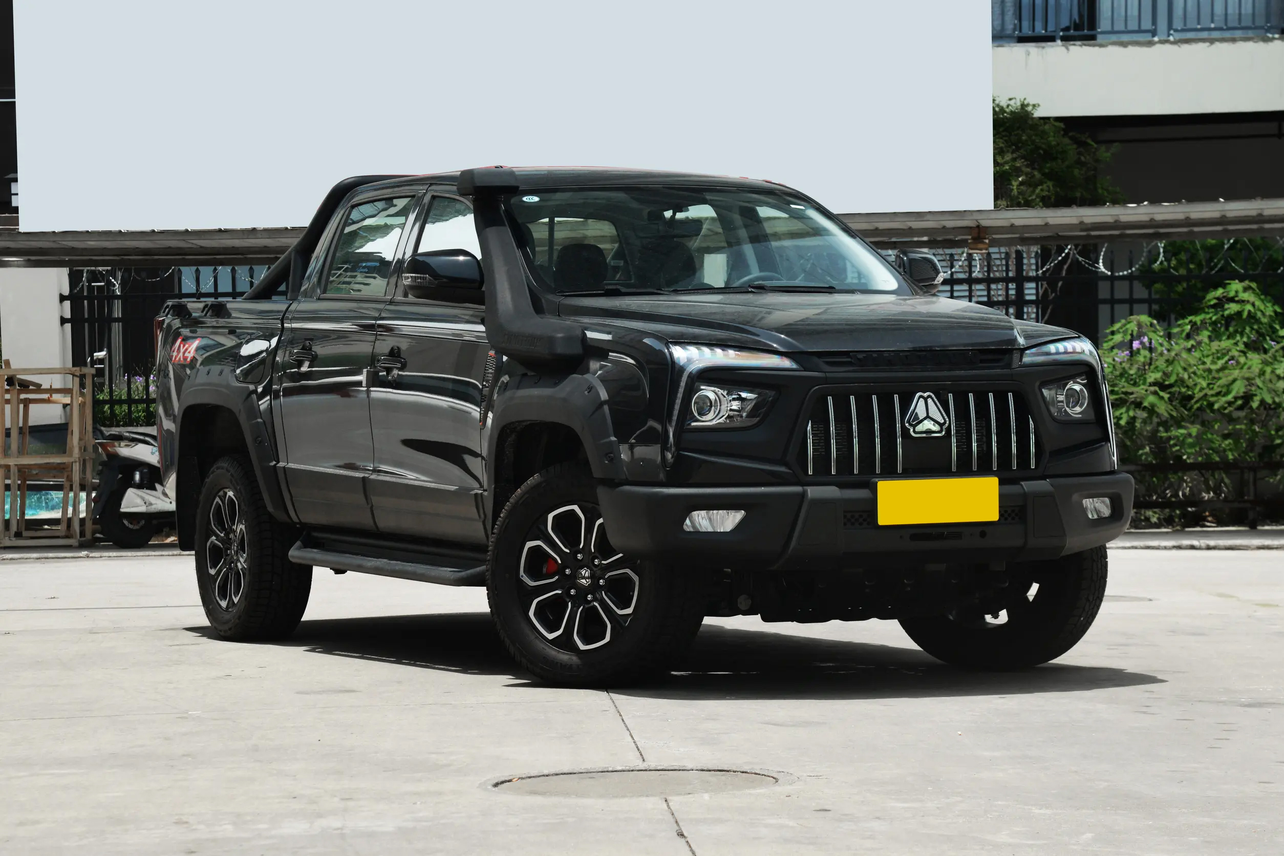 BOLDEN S6 Sleek Side Profile - Aerodynamic SUV Lines