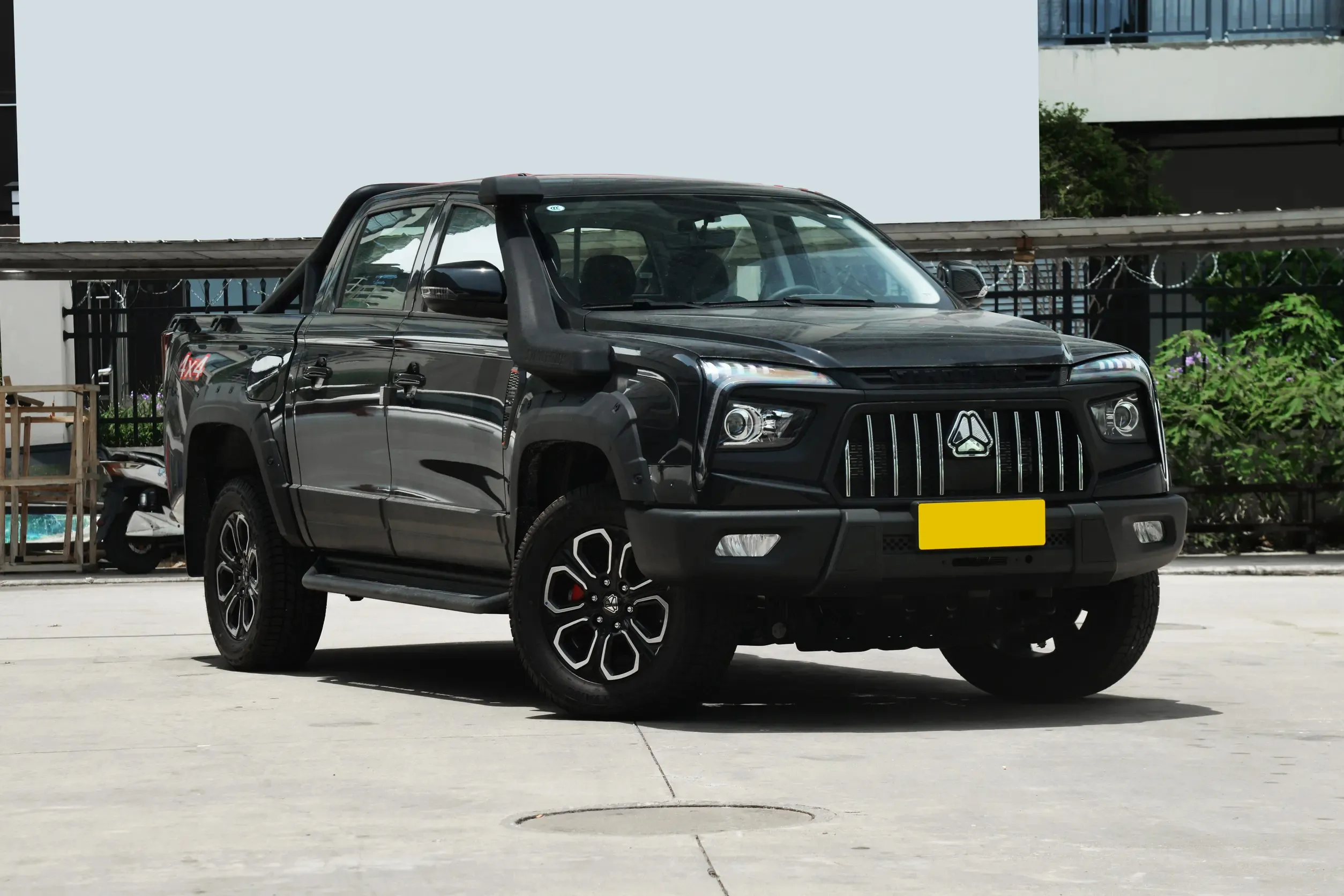 BOLDEN S6 Sleek Side Profile - Aerodynamic SUV Lines