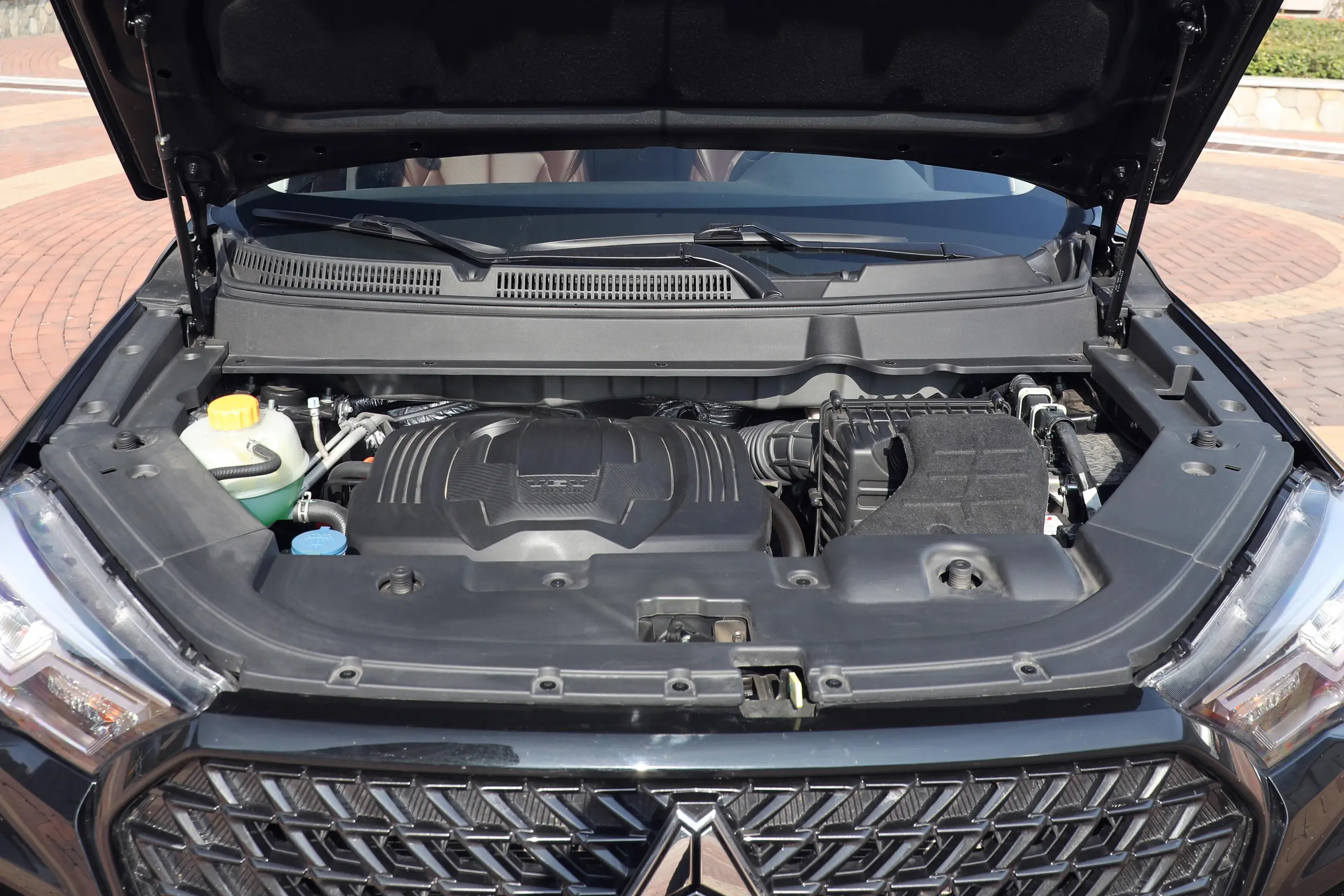 VGV U75PLUS Engine Bay - Gasoline Powertrain