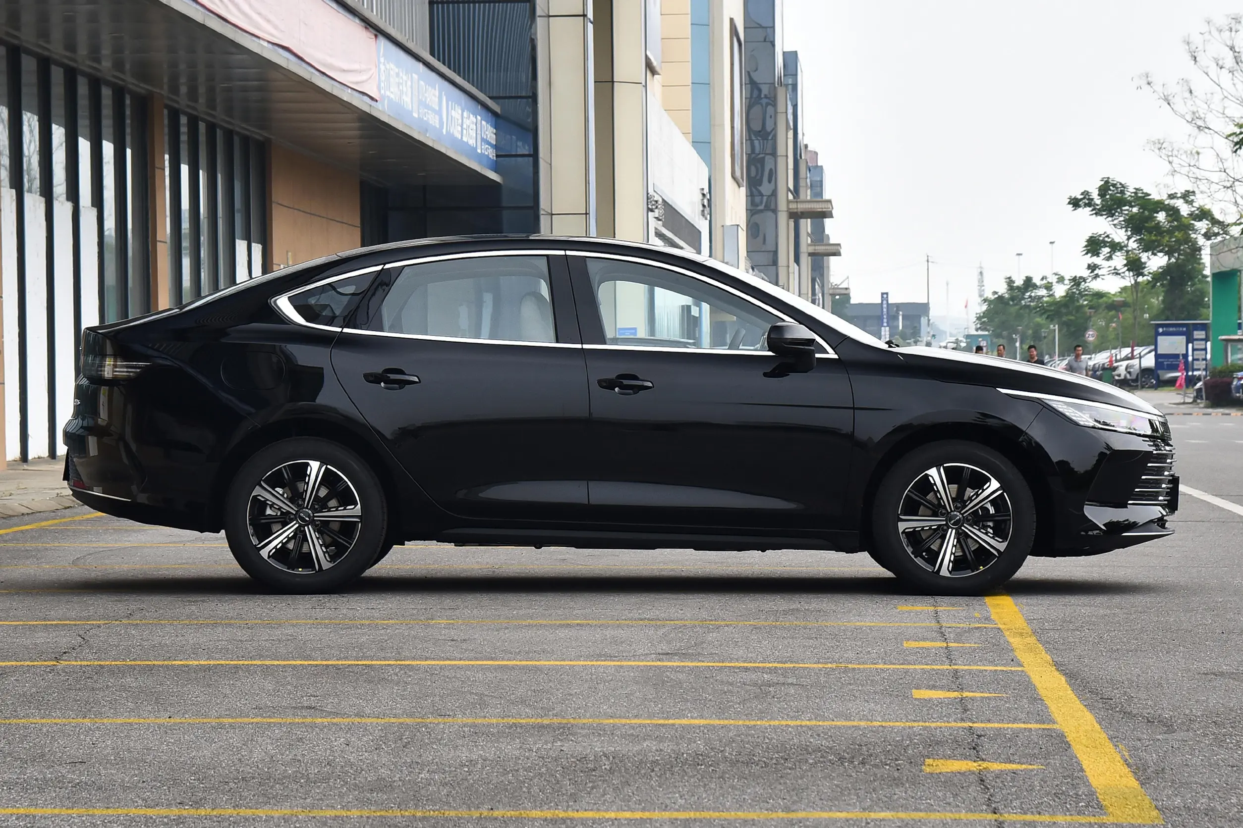 BYD Destroyer 05 Side Contour - Hybrid Sedan Design