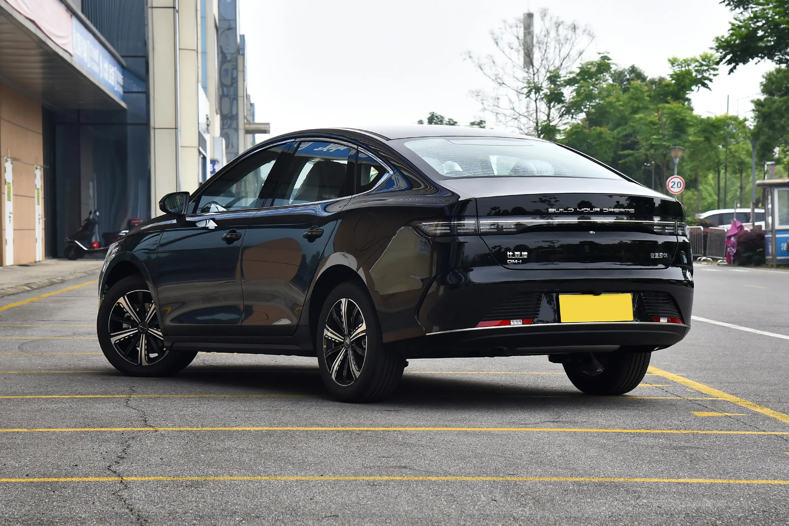 BYD Destroyer 05 Side Profile - PHEV Sedan Proportions